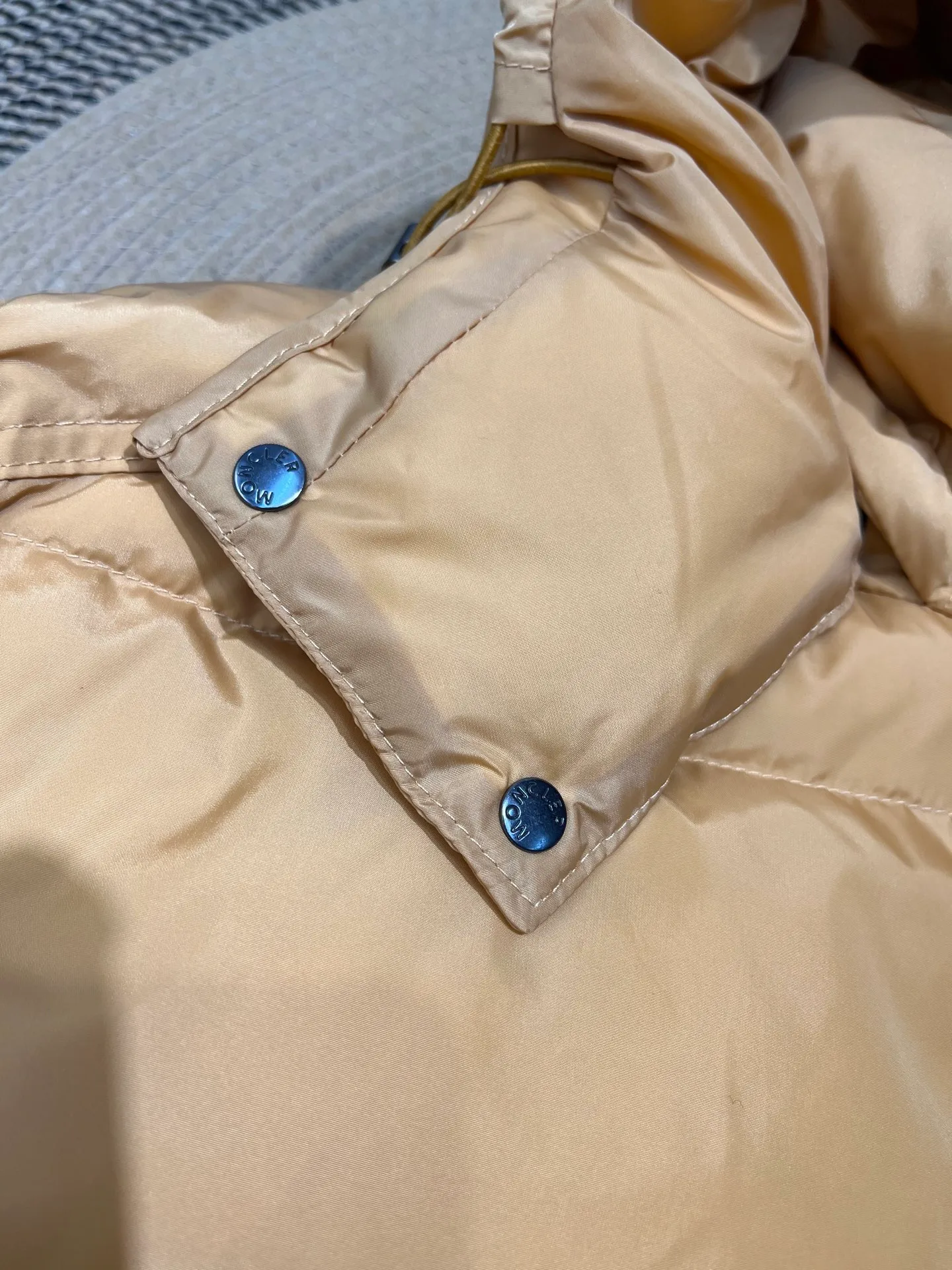 P820 ​​Moncler 🌟Mouth Mouth New Autumn and Winter Matte Classic Maya! Official website synchronized 🈶sale! Yuhuang's century-old evergreen series of products! The latest product from Mayan culture! 90 down filling, the fullness of the down can be seen with the naked eye. Disassembled, the fabric is soft and textured. It continues to be a hot seller, and the upper body is lighter and more comfortable. Color: black green yellow size: 12345