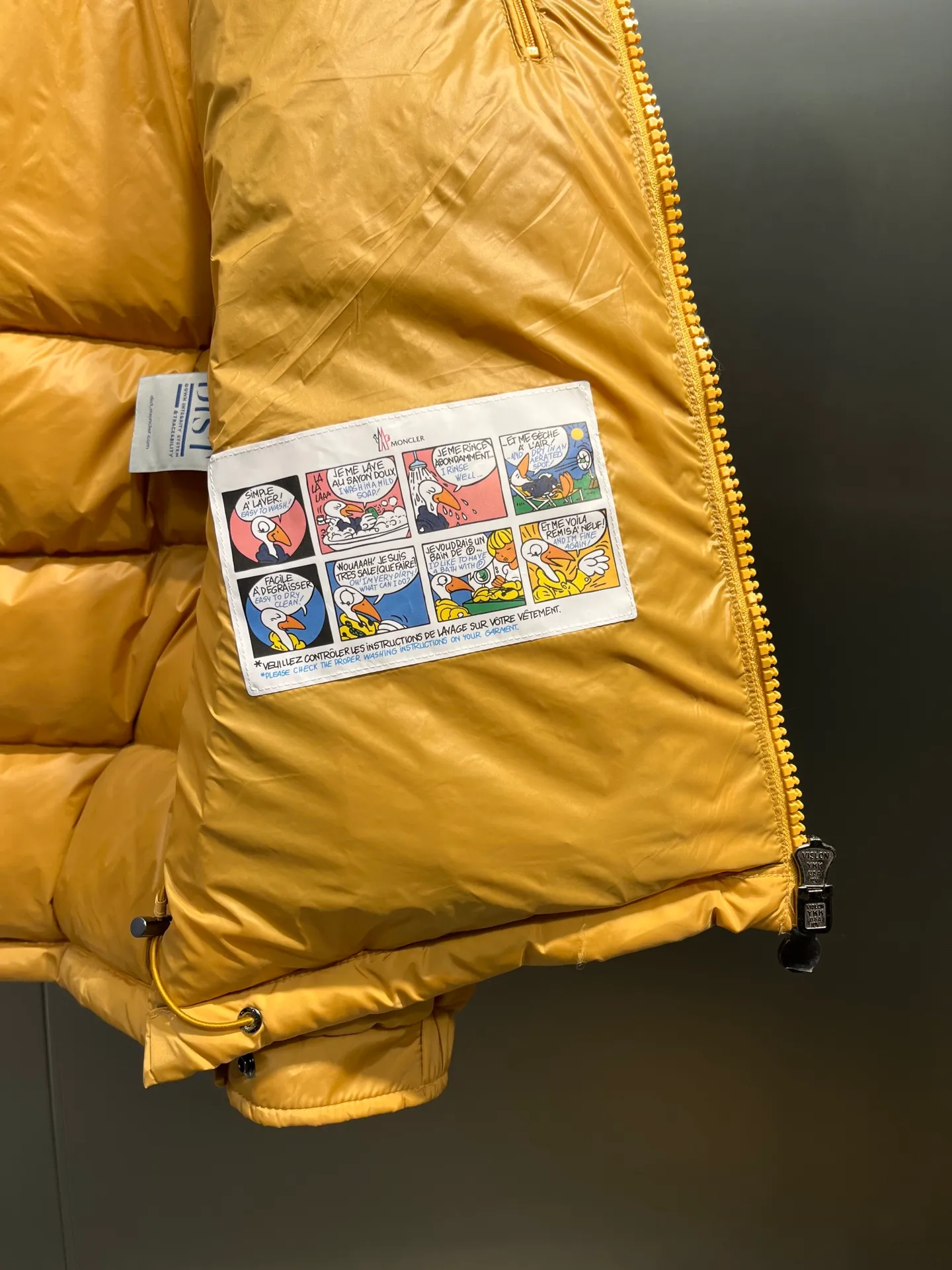 P820 ​​Moncler 🌟Mouth Mouth New Autumn and Winter Matte Classic Maya! Official website synchronized 🈶sale! Yuhuang's century-old evergreen series of products! The latest product from Mayan culture! 90 down filling, the fullness of the down can be seen with the naked eye. Disassembled, the fabric is soft and textured. It continues to be a hot seller, and the upper body is lighter and more comfortable. Color: black green yellow size: 12345