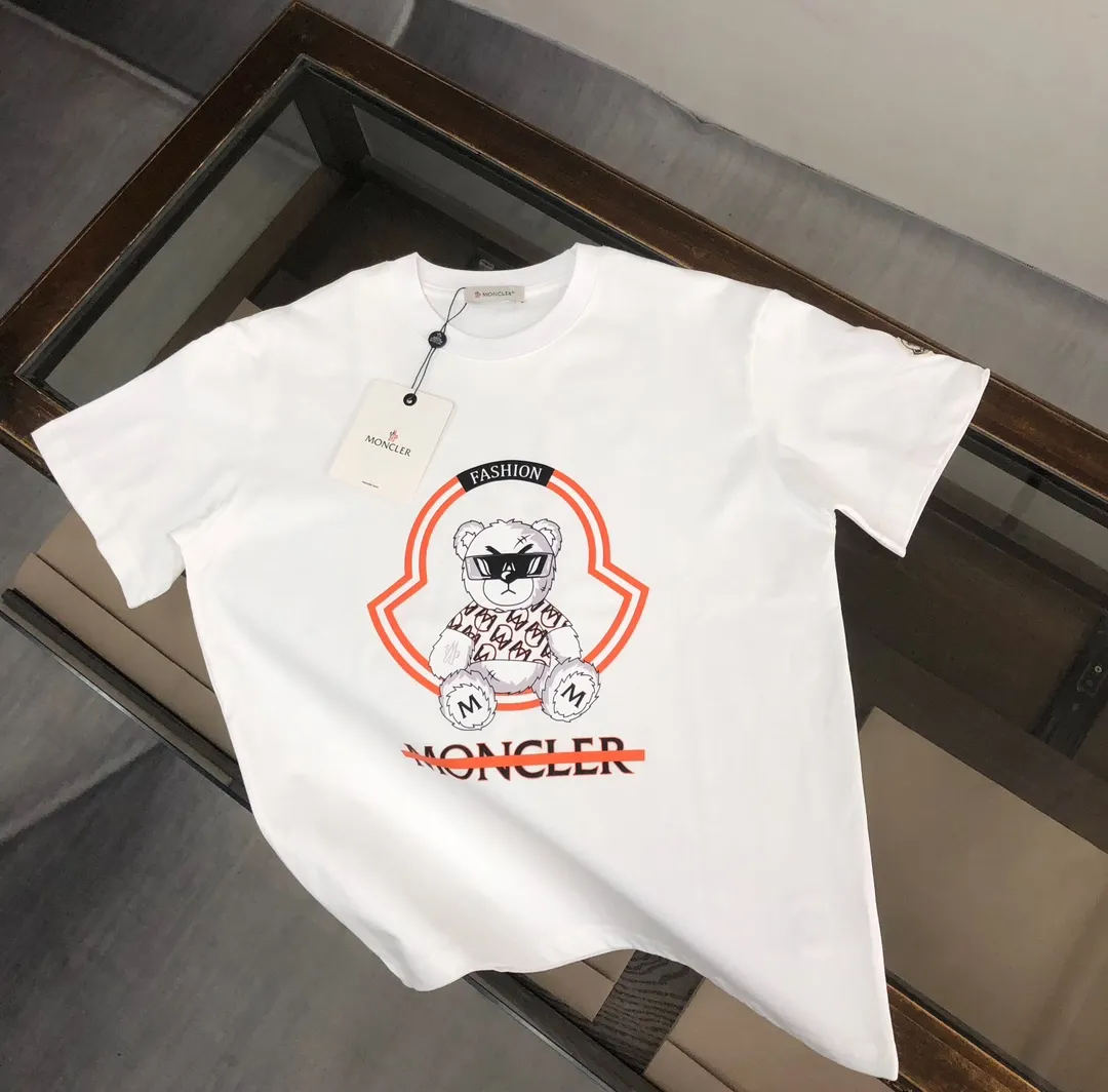 P150 MONCLER 25 The latest short-sleeved T-shirt for couples ~ Brand new element bear print design ~ The fabric upper body is comfortable and breathable, not stiff, slim cut, made of high-end custom-made pure cotton fabric! The upper body is comfortable and stylish, and it can be worn alone as an inner layer. It is a must-have for fashionistas! ! ! Color: Black White Orange Size: S M L XL (Loose fit! Please indicate your height and weight when placing an order)