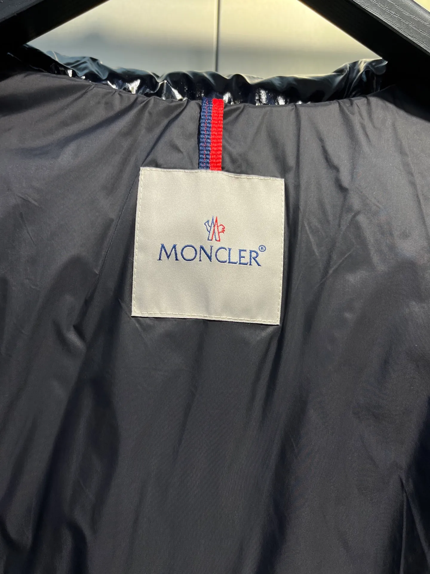 P900 Moncler🌟25 new oil wax leather waist style GLAREIN hooded long-sleeved down jacket for women. Oil wax leather coated new fabric, slim design style, warm and slimming, 90% duck down filling, molded custom hardware. Color: red, white, blue, black Code number: 1234