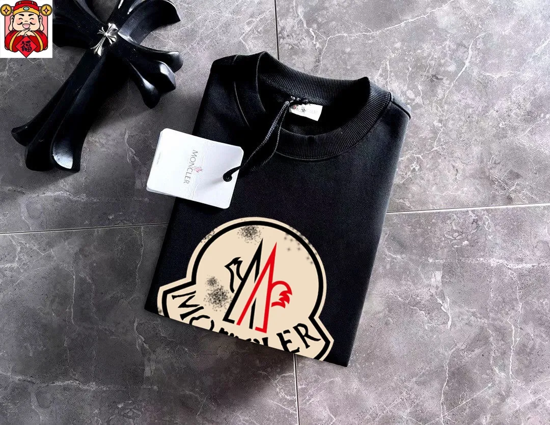 P200 💰 Brand [MONCLER] (good news for fat people) 2025ss spring latest long-sleeved round-neck sweatshirt, on sale simultaneously on the official website. Refreshing and breathable. Made of top Tencel Roman. Comfortable and soft. 3D stereoscopic clarity. Super fashion sense. Great gift for your own use. Size: M-5XL (can wear up to 220 pounds)