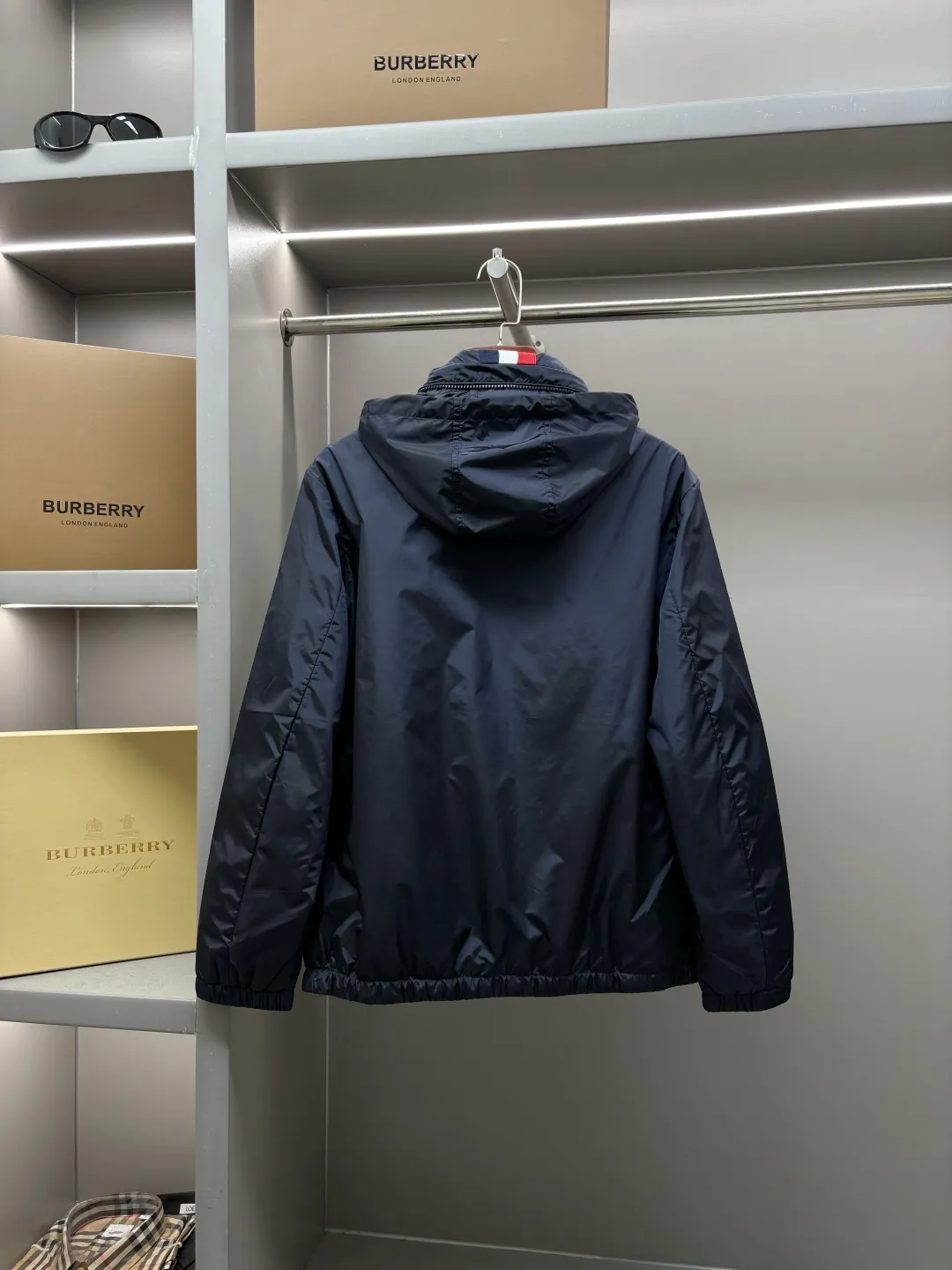 P640 Moncler New style thin cotton jacket with letters Original fabric Original accessories Official same style Made of imported polyester fabric, custom-made dyed in the same vat. Very comfortable and smooth to the touch Very wide and stylish. Will not deform after long-term wear. Produced by a first-line brand factory. The label is full and textured. The latest style for autumn and winter. Fashionable and personalized. Super versatile and good-looking. Very suitable for both men and women. A must-have for everyone. Color: Black Royal Blue Size: M-3XL