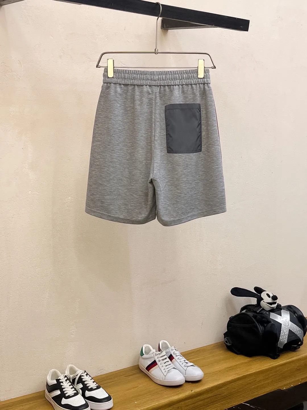P560 Brand [MONCLER Mouth Covered] 2025 round neck short-sleeved shorts suit. The pure cotton fabric upper body will not be stuffy, the smooth and comfortable skin-friendly effect is more breathable, the fabric has its own texture, classic logo technology, a new interpretation from a unique angle, the first choice for fashion and versatility! Size: M-3XL (maximum wear: 190 pounds)