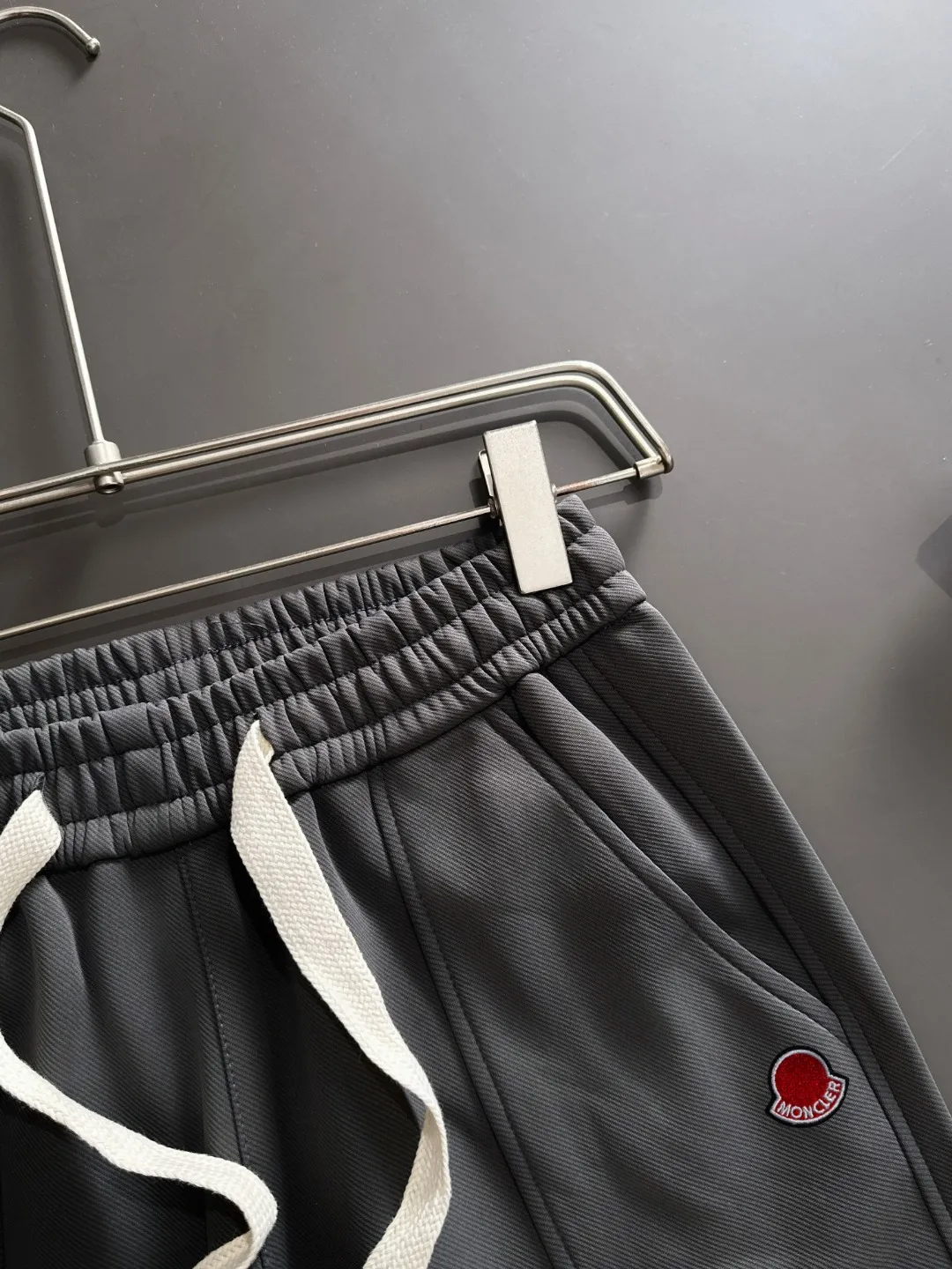 Shipped in 2-3 days P360 MONCLER/Mongolian Exclusive first release of 25ss autumn and winter new high-quality trousers Compare real-life details at will A perfect choice for autumn and winter. A must-have item. Sizes: M to 4XL (please state your height and weight when placing an order)