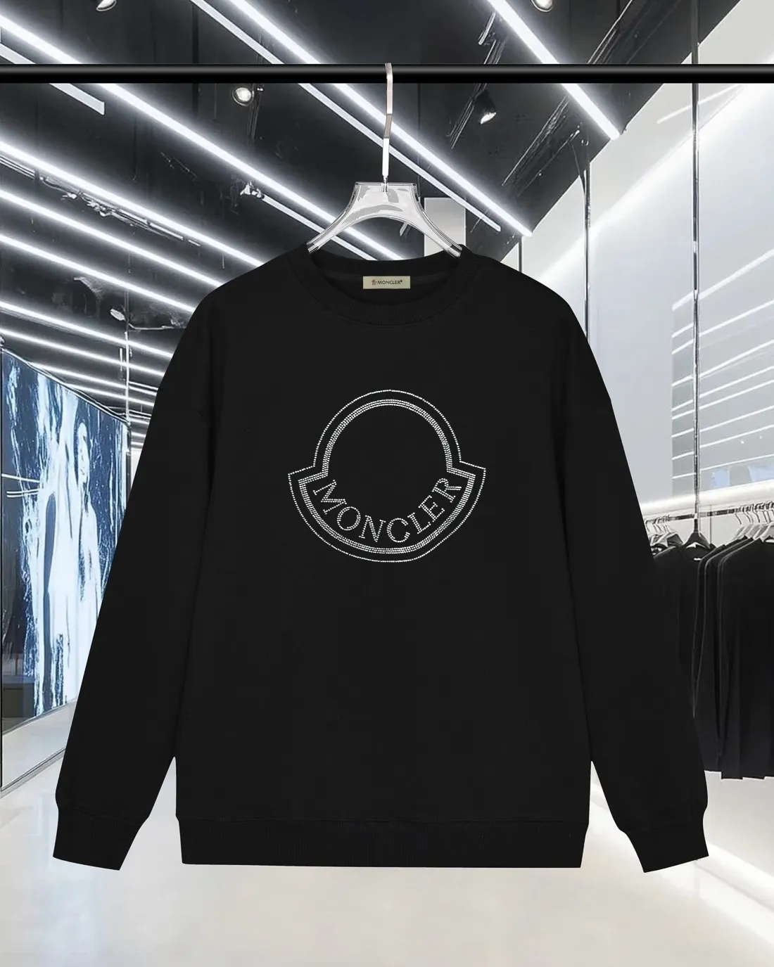 P220 (shipped the next day) MONCLER/Mask 2025Fw new autumn and winter style 400g pullover round neck long-sleeved sweatshirt Hot diamond letter logo Embossed technology Same style for men and women Brand classic Pure cotton fabric Official synchronization High version High quality Fashionable personality Versatile trend Pure original quality Original fabric Tag Collar label Washed wheat Three complete labels Color: Black. White. Size: S-XL