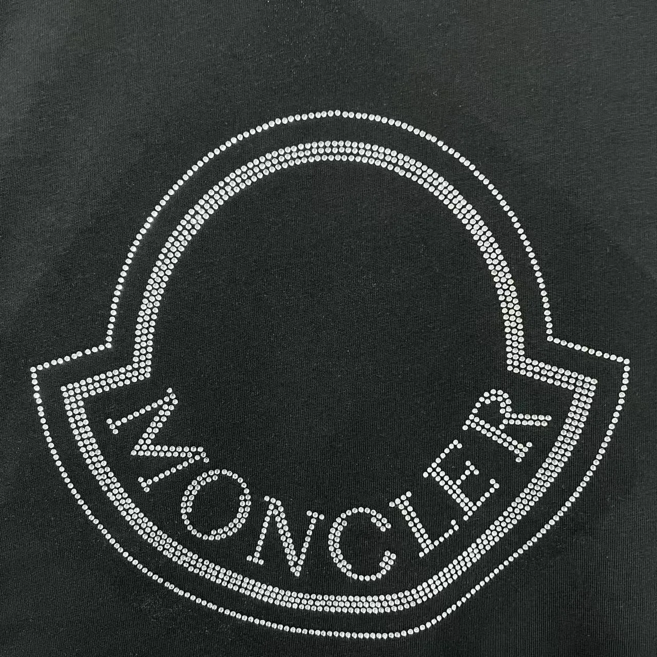 P220 (shipped the next day) MONCLER/Mask 2025Fw new autumn and winter style 400g pullover round neck long-sleeved sweatshirt Hot diamond letter logo Embossed technology Same style for men and women Brand classic Pure cotton fabric Official synchronization High version High quality Fashionable personality Versatile trend Pure original quality Original fabric Tag Collar label Washed wheat Three complete labels Color: Black. White. Size: S-XL