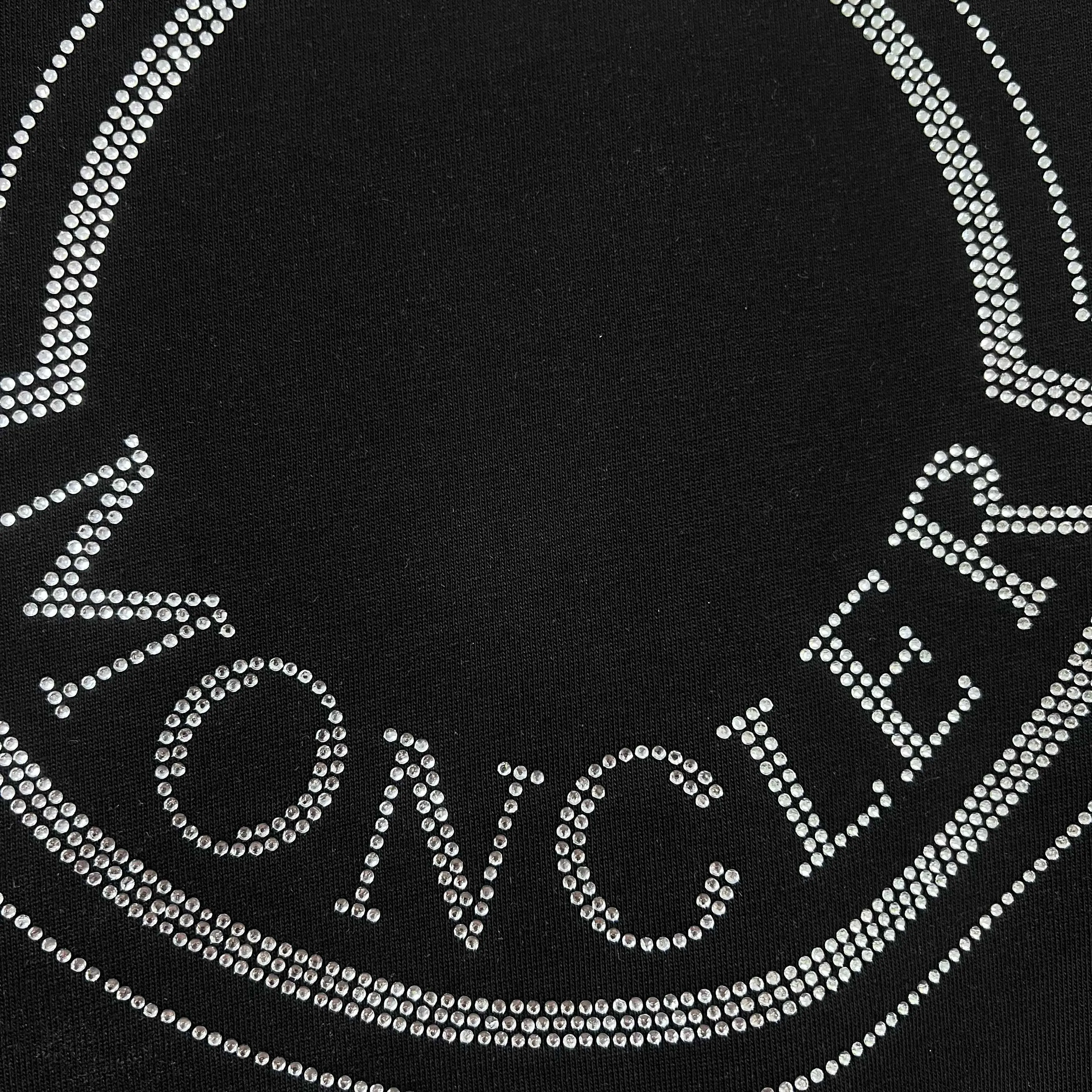 P220 (shipped the next day) MONCLER/Mask 2025Fw new autumn and winter style 400g pullover round neck long-sleeved sweatshirt Hot diamond letter logo Embossed technology Same style for men and women Brand classic Pure cotton fabric Official synchronization High version High quality Fashionable personality Versatile trend Pure original quality Original fabric Tag Collar label Washed wheat Three complete labels Color: Black. White. Size: S-XL