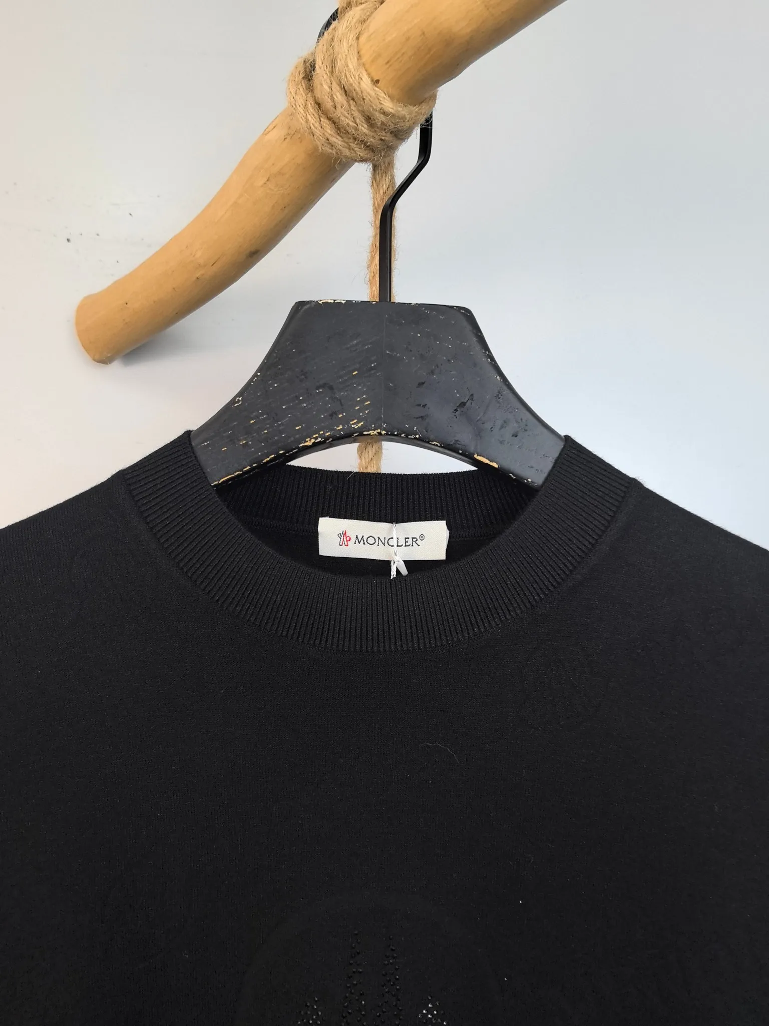 P440 MONCLER 2025 new knitted crew neck sweater, technical wool blended fabric, soft and comfortable, comfortable and breathable upper body, skin-friendly and non-irritating, unique design style, whether worn alone or matched, it is a versatile item, highlighting the personality of young people, extremely high-grade, and handsome upper body! Size: M-3XL