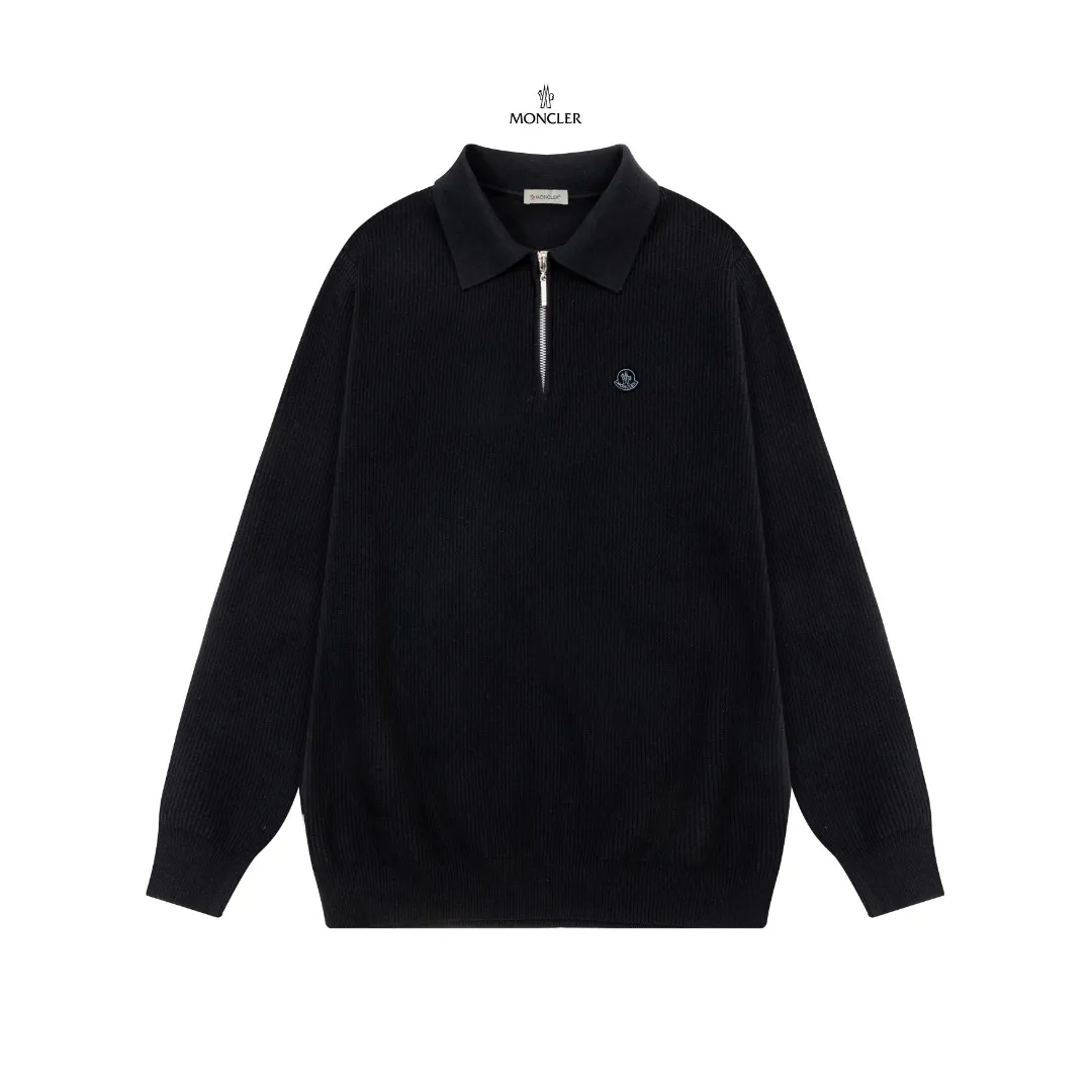 P250 Moncler masked zipper lapel sweater, the latest 2025 casual Polo wool sweater.  The texture is delicate, soft and comfortable, skin-friendly and warm, not easy to deform, simple and high-end style, and the logo on the chest is very exquisite and perfect! The upper body effect is very strong 👍 Color: black, gray Size: S-XL