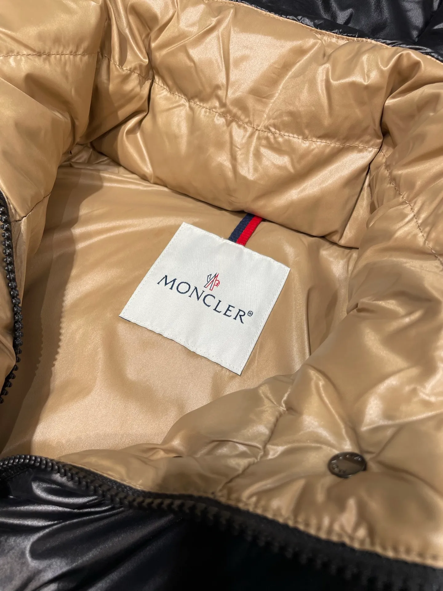 P900 moncler 🌟Co-branded down jacket, special grade, original customized hardware accessories, all imported and original customization, welcome to compare, absolutely high quality, using top-grade 90 white duck down, super soft, full and fluffy, super heavy-duty, fabric workmanship, perfect version, note that the fabric is super comfortable, exclusive model, non-market product, size: 0123