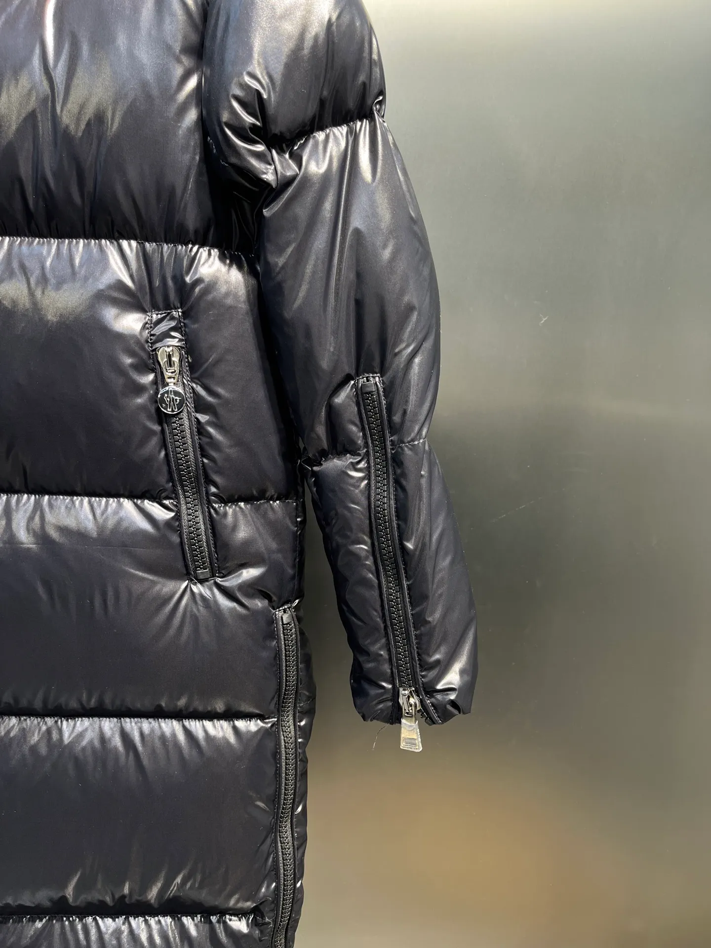 P1160 moncler 🌟 Huppelong series women's long down jacket, original custom-made weatherproof nylon fabric, the brim design can be opened with the classic logo design, the cuffs and hem are equipped with zippers to change the shape at will, the new national standard 90 down filling inside, first-class down filling, high version, size 1234