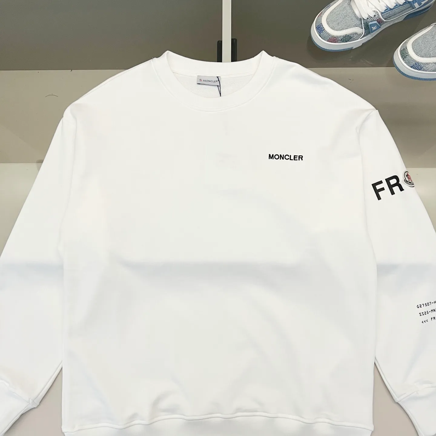 P220 MONCLER/Mask 420g pure cotton round neck sweatshirt, front and back printed letter LOGO logo, arm brand seal craftsmanship, official synchronization, high version, high quality, fashionable personality, versatile trend, pure original quality, original fabric, tag, collar label, washed wheat, complete three standards, color: black, white, gray. Size: XS-L