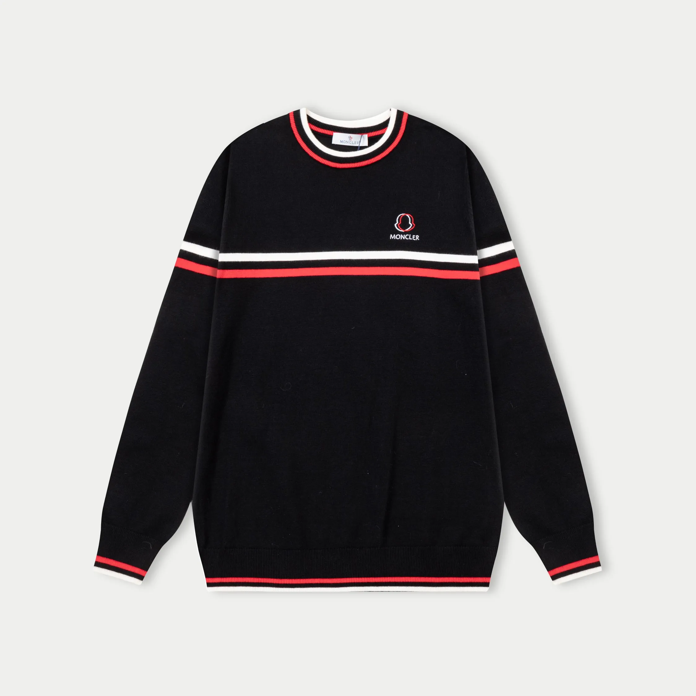 P300 MONCLER muzzle 25ss new round neck sweater. Original fabric. Made of customized natural medium-thick imported wool yarn. It feels very comfortable and smooth. The version is quite wide and stylish. Produced by a first-line brand factory. Woven by imported machines. It is very soft and skin-friendly to wear. It will not deform after long-term wear. The latest autumn and winter style. Fashionable and personalized. Super versatile and good-looking. Very suitable for both men and women. A must-have for everyone. Color: white blue black Size: M-3XL