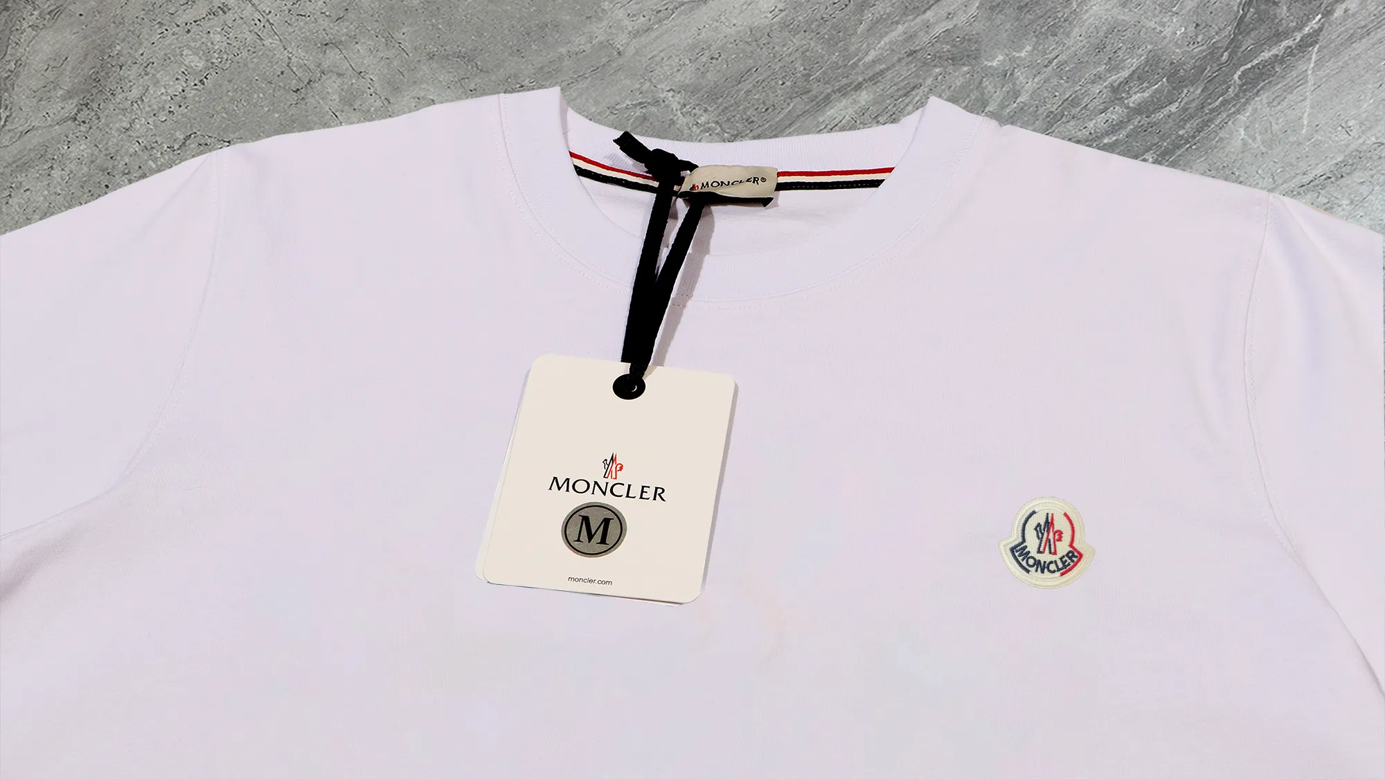 P210 High-version sweatshirt) [Long-term stock] 〖𝐌𝐎𝐍𝐂𝐋𝐄𝐑~Mask〗 Made of 440g heavy-weight fabric. It is different from the market currency. It can be matched with any variety and is properly handsome. 😎The whole dress is made of double waistcoats. The double waistcoats make the whole dress more three-dimensional. Not ordinary factories can do such fine work. 2025 Spring catwalk version of the T stage, on sale at the counter, exquisitely printed round neck terry sweatshirt, high-end double-ply cotton, custom-made stretch ribs, dyed in the same vat, complete with three standards, matched with digital printing patterns and very breathable, same style for men and women, color: black, white, apricot, size: S M L XL 2XL