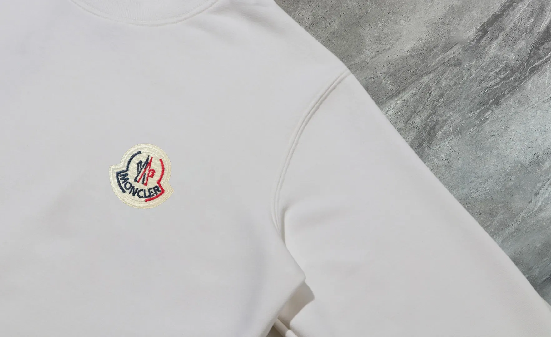 P210 High-version sweatshirt) [Long-term stock] 〖𝐌𝐎𝐍𝐂𝐋𝐄𝐑~Mask〗 Made of 440g heavy-weight fabric. It is different from the market currency. It can be matched with any variety and is properly handsome. 😎The whole dress is made of double waistcoats. The double waistcoats make the whole dress more three-dimensional. Not ordinary factories can do such fine work. 2025 Spring catwalk version of the T stage, on sale at the counter, exquisitely printed round neck terry sweatshirt, high-end double-ply cotton, custom-made stretch ribs, dyed in the same vat, complete with three standards, matched with digital printing patterns and very breathable, same style for men and women, color: black, white, apricot, size: S M L XL 2XL