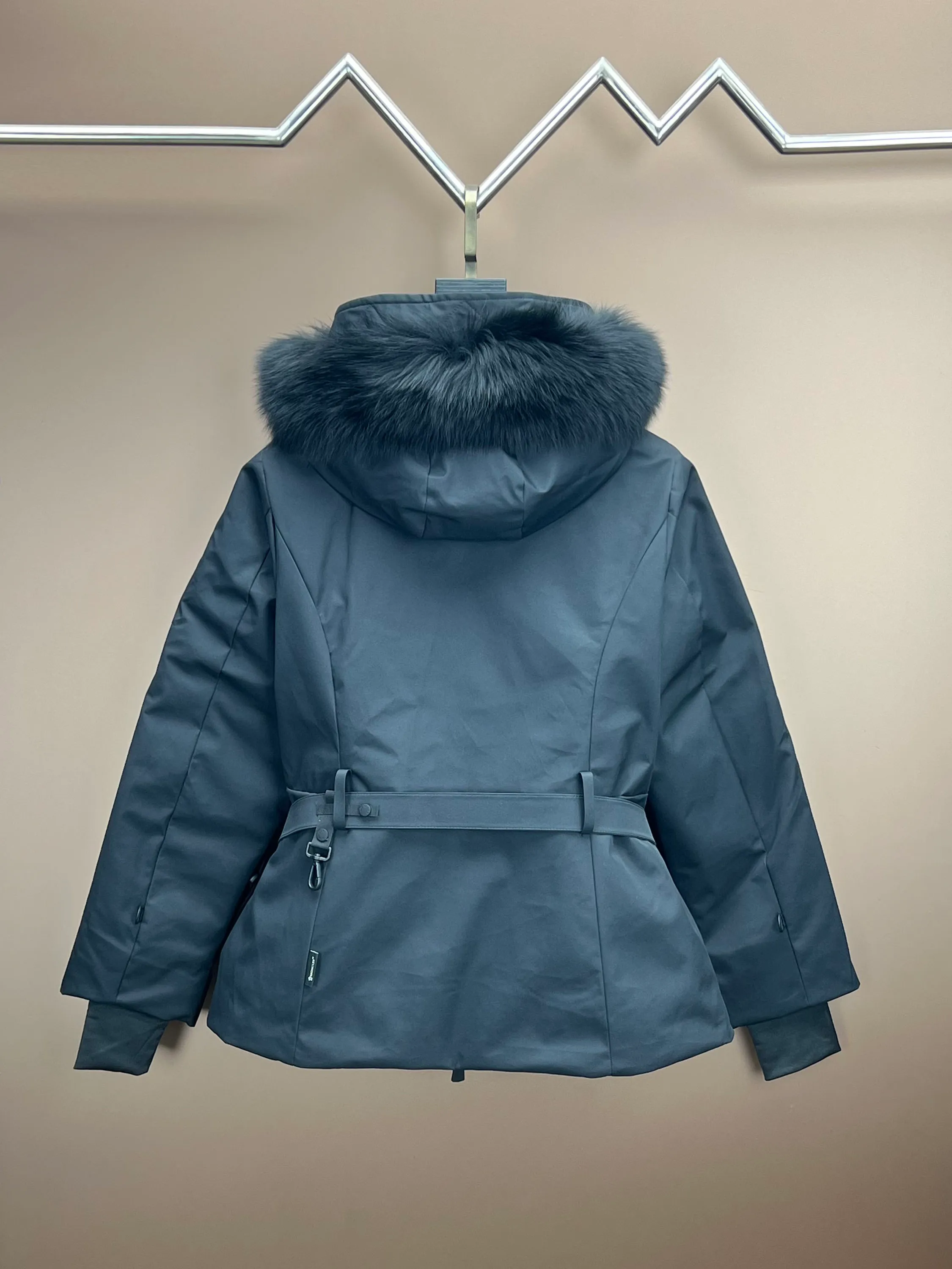 P1140 Guangzhou high version MONCLER ski suit, girly pink➕black and white classic versatile color, oversized Finnish fox fur collar, a ski suit that coexists with beauty and strength✔️⚠️Black technology windproof, waterproof and snowproof fabric, 90 white goose down, fully functional whether for daily wear or ski wear, Ace channel Color: black, white Size: 0/1/2/3.