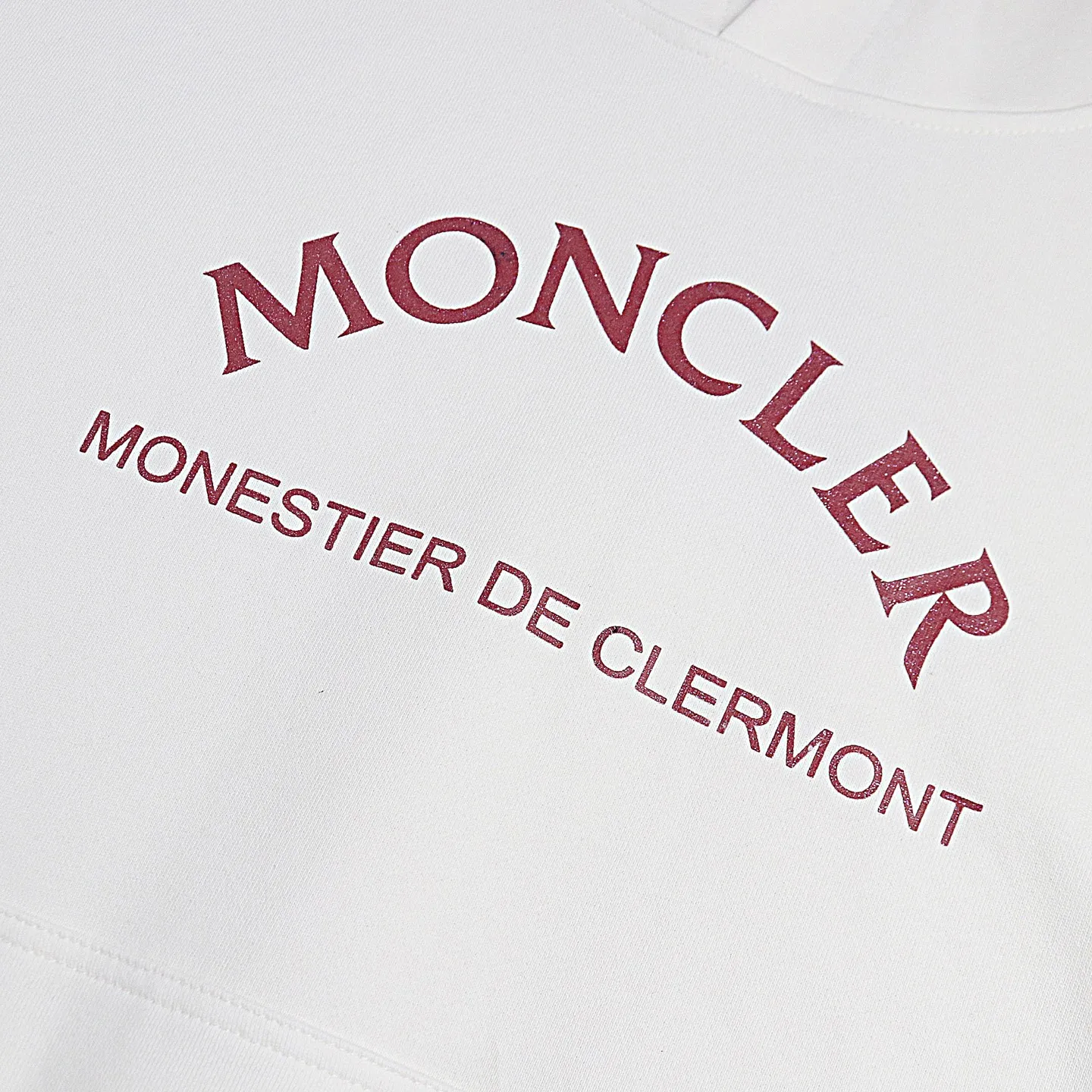 P234 Style number: 856 〈MONCLER〉 Mongolian hooded sweatshirt. The price of the hooded sweatshirt is actually quite advantageous. Those who have been to the counters should know that the price of the hooded sweatshirt is not much cheaper than that of Gucci Burberry. It is just relatively low-key and unwilling to hype. It is a picture that you want to buy or not. It has an arrogant existence... ✅Original custom-made with logo eyelets and hood ✅460g 100% cotton wool-eating fabric OS version is too large ✅Matched with the original high-weight double yarn thread ✅Correct three-needle and five-thread craftsmanship Chain edge Color: Black White Size S M L