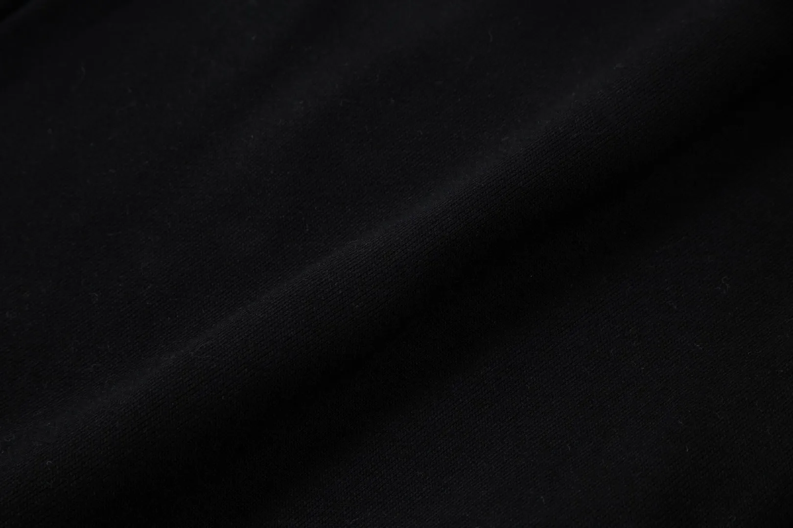 P230 Moncler SS spring and summer show style Slim-fitting lines with exquisite logo and simple logo shorts Domestic factory export Supply top brand fabrics 360g weight Compatible with all body shapes Black and white drawstring design on the waist elastic band Customized drawstring pockets with diagonal pocket design on both sides There is also a small pocket on the back Color: black gray Size S-XL