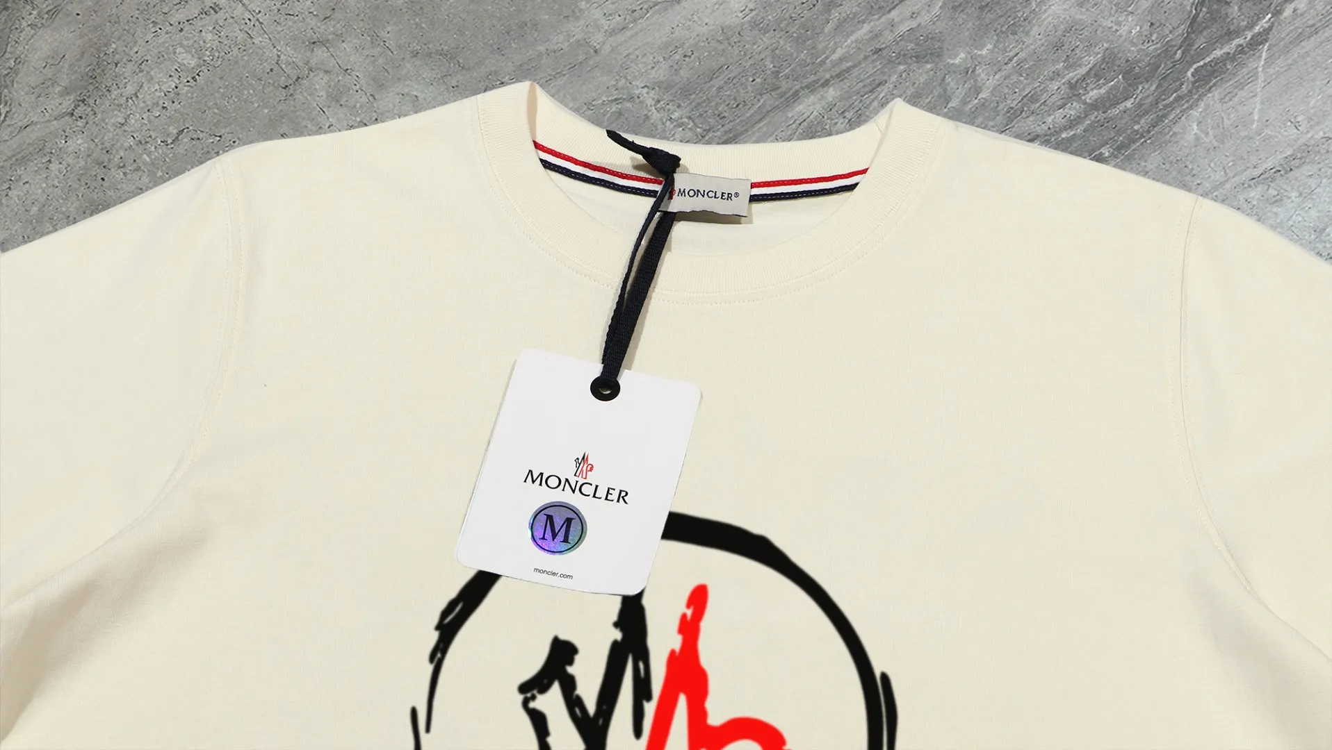 P210 High-version sweatshirt) [Long-term stock] 〖𝐌𝐎𝐍𝐂𝐋𝐄𝐑~Mask〗 Made of 440g heavy-weight fabric. It is different from the market currency. It can be matched with any variety and is properly handsome. 😎The whole dress is made of double waistcoats. The double waistcoats make the whole dress more three-dimensional. Not ordinary factories can do such fine work. 2025 Spring catwalk version of the T stage, on sale at the counter, exquisitely printed round neck terry sweatshirt, high-end double-ply cotton, custom-made stretch ribs, dyed in the same vat, complete with three standards, matched with digital printing patterns and very breathable, same style for men and women, color: black, white, apricot, size: S M L XL 2XL