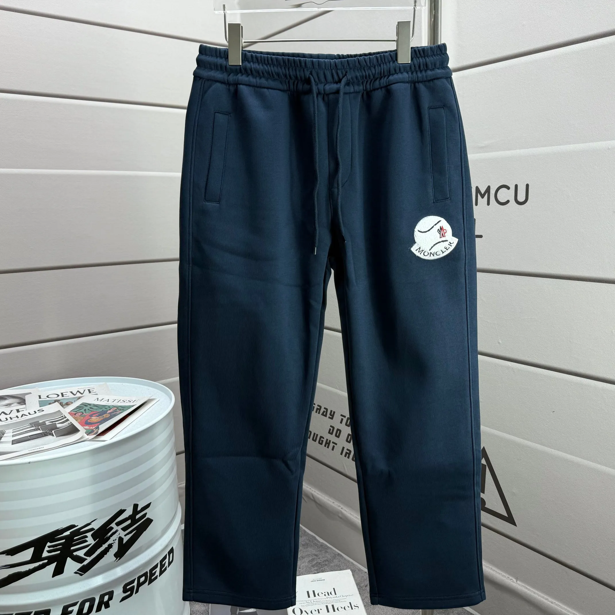 P310 MONCLER* Mouthless 2025 new autumn embroidered classic flat-legged casual sweatpants, same style for men and women. The fabric is made of 380g high-density double-sided Chinese custom fabric. No deformation, no shrinkage, three-dimensional drape. Color: black, navy blue, size: M-XXXL
