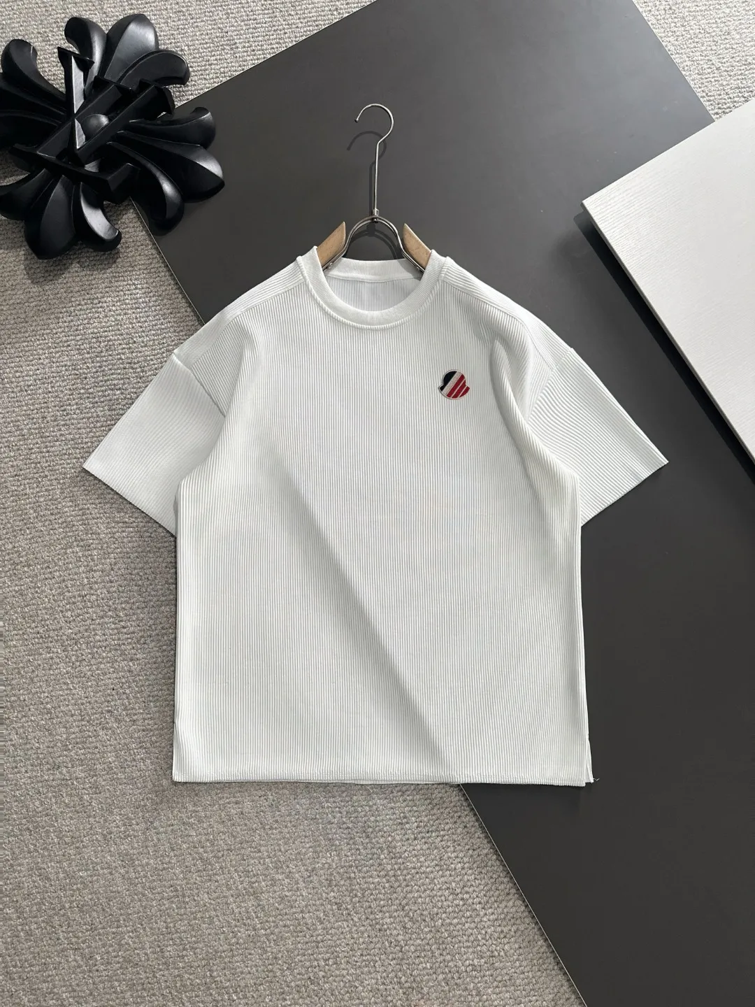 Next day shipping P460 MONCLER/Mongolian high quality 2025 spring and summer new casual heavy industry suit exclusively developed by yb! High quality production! Imported custom-made fabrics for foreign orders, with high breathability and comfort, impeccable details, brand element design concept, delicate and soft feel! It presents a casual cut and the upper body shape is great! On sale simultaneously on the official website! From a high-end men's positioning brand, the low-key luxury taste is irresistible! Exquisite workmanship and impeccable quality! The overall style is simple, fashionable and timeless, fully meeting the requirements of stylish and tasteful dressing! Size: M-XXXL
