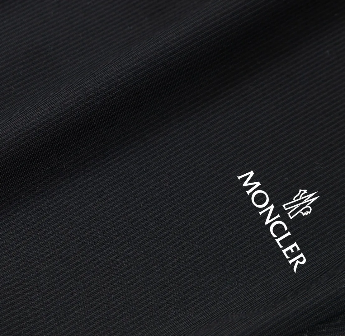 P230 Moncler spring and summer new model, two-color high-quality thin sports and leisure ice silk pants. Smooth, comfortable, anti-wrinkle and traceless pants. 🗯Soft texture, slightly elastic to the touch, cool ice silk pants. Waist elastic band, fashionable version design. 🗯 Neat and neat wiring, suitable for both sports and leisure! It can be easily controlled by all body types. Two classic colors are available. 🗯New summer product. Versatile and easy to match. The upper body is very simple, handsome and stylish. It can be easily controlled by men and women. Color: Black Gray Size: S-XL