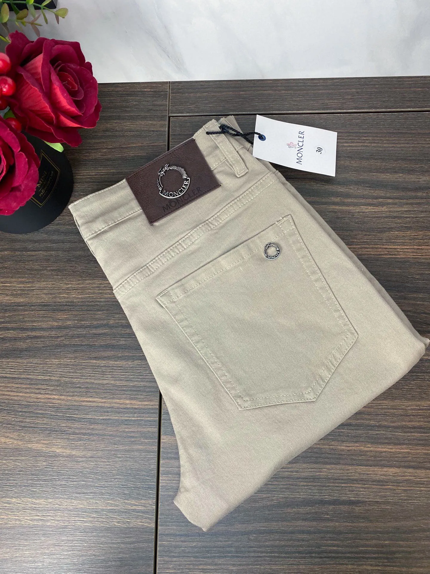 P290 🌸🌸 Moncler elastic slimming straight leg pants, thin style!  Very high-quality, stretchy casual-fit jeans can also be very comfortable... Super stretchy and super handsome jeans! Heavy wash water elasticity...! You will be amazed by the clever design of these jeans! ! A pair of jeans cut from original cloth, light color, unique charm, made of high-quality cotton fabric, with frayed design and patch embroidery embellishment details. The fabric is comfortable, soft and can be matched casually. The comfort represents its interpretation of fashion and leisure. The details reflect the brand's pursuit of quality, with a bit of a hedonist flavor. It pays great attention to details and restores the texture of top-grade hardware. . Showing a sense of luxury and fashion. . Very worth buying. Size: Size: 29-38. . (No 35, 37)