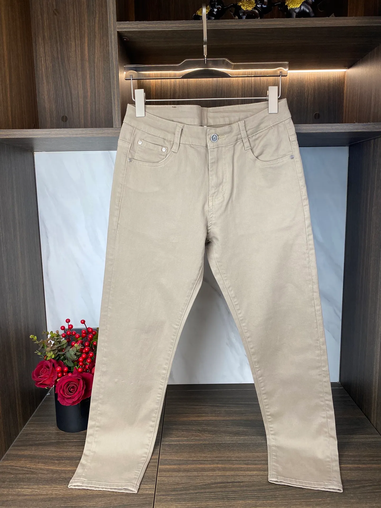P290 🌸🌸 Moncler elastic slimming straight leg pants, thin style!  Very high-quality, stretchy casual-fit jeans can also be very comfortable... Super stretchy and super handsome jeans! Heavy wash water elasticity...! You will be amazed by the clever design of these jeans! ! A pair of jeans cut from original cloth, light color, unique charm, made of high-quality cotton fabric, with frayed design and patch embroidery embellishment details. The fabric is comfortable, soft and can be matched casually. The comfort represents its interpretation of fashion and leisure. The details reflect the brand's pursuit of quality, with a bit of a hedonist flavor. It pays great attention to details and restores the texture of top-grade hardware. . Showing a sense of luxury and fashion. . Very worth buying. Size: Size: 29-38. . (No 35, 37)