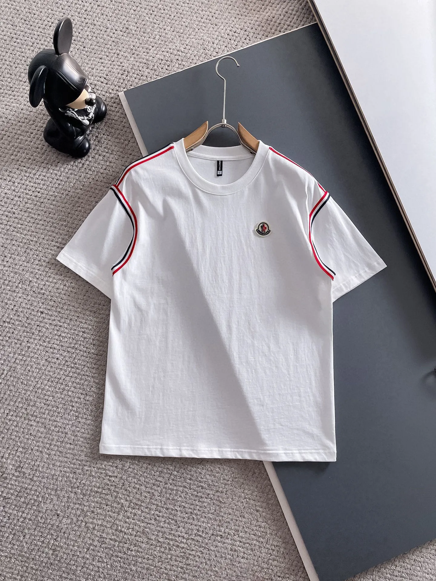 P570 Brand [MONCLER Mouth Covered] 2025 round neck short-sleeved shorts suit. The pure cotton fabric upper body will not be stuffy, the smooth and comfortable skin-friendly effect is more breathable, the fabric has its own texture, classic logo technology, a new interpretation from a unique angle, fashionable and versatile choice! Size: M-3XL (maximum wear: 190 pounds)