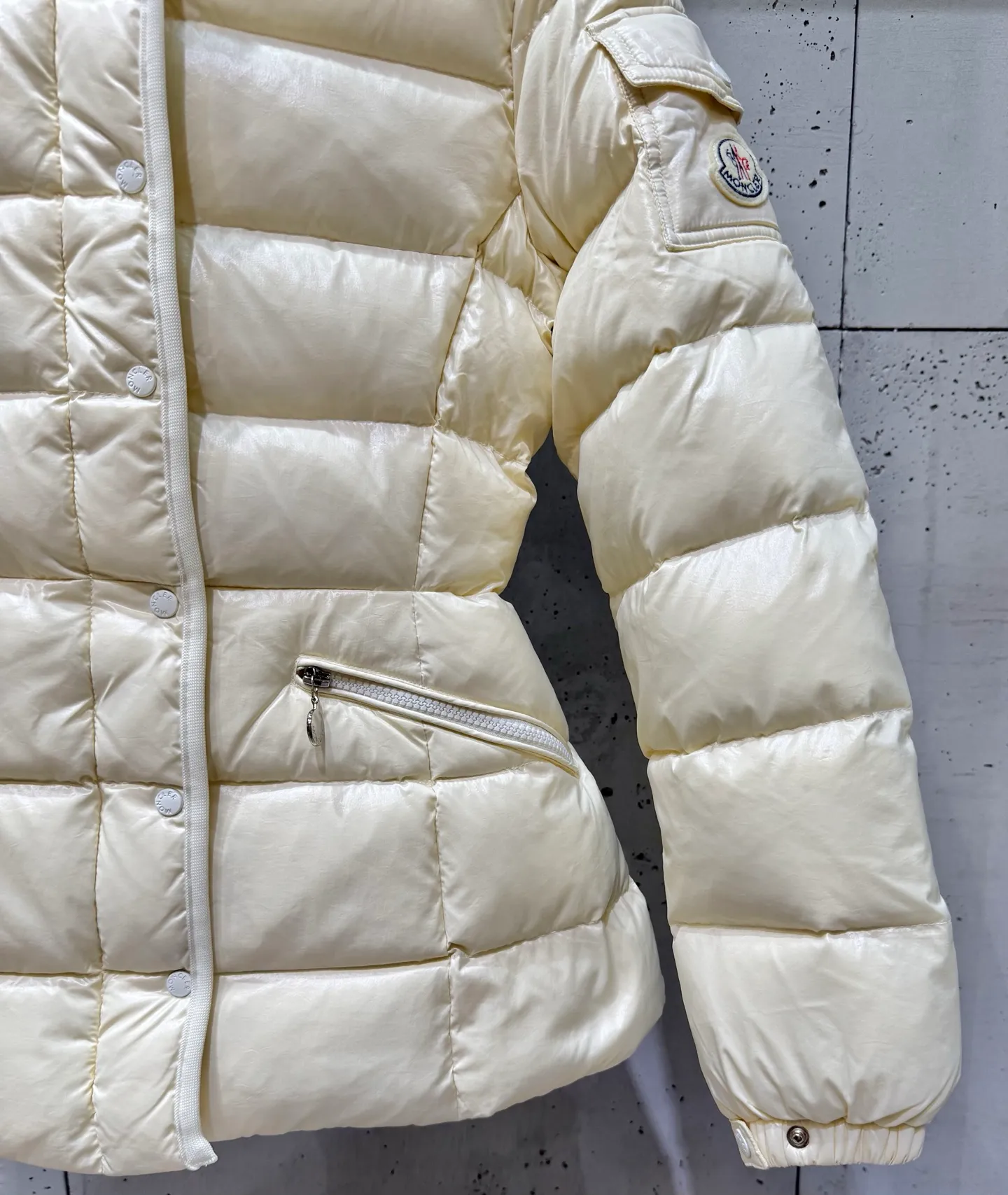 P920 Women's Moncler FW24 Barante short waist silhouette zipper long-sleeved down jacket Color: light pink off-white black Size: 0 1 2 3