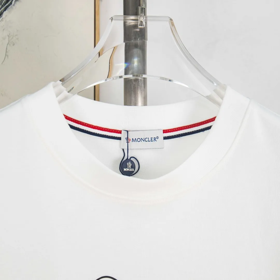 P190 💰 zp version [exclusive supply] MONCLER/muzzled 300g round neck short-sleeved T-shirt brand classic shark🦈 letter LOGO embossed technology official synchronization high version high quality fashionable personality versatile trend pure original quality original fabric hangtag collar label washed wheat three standard complete color: black. white. Size: S M L XL XXL No.: WS10024