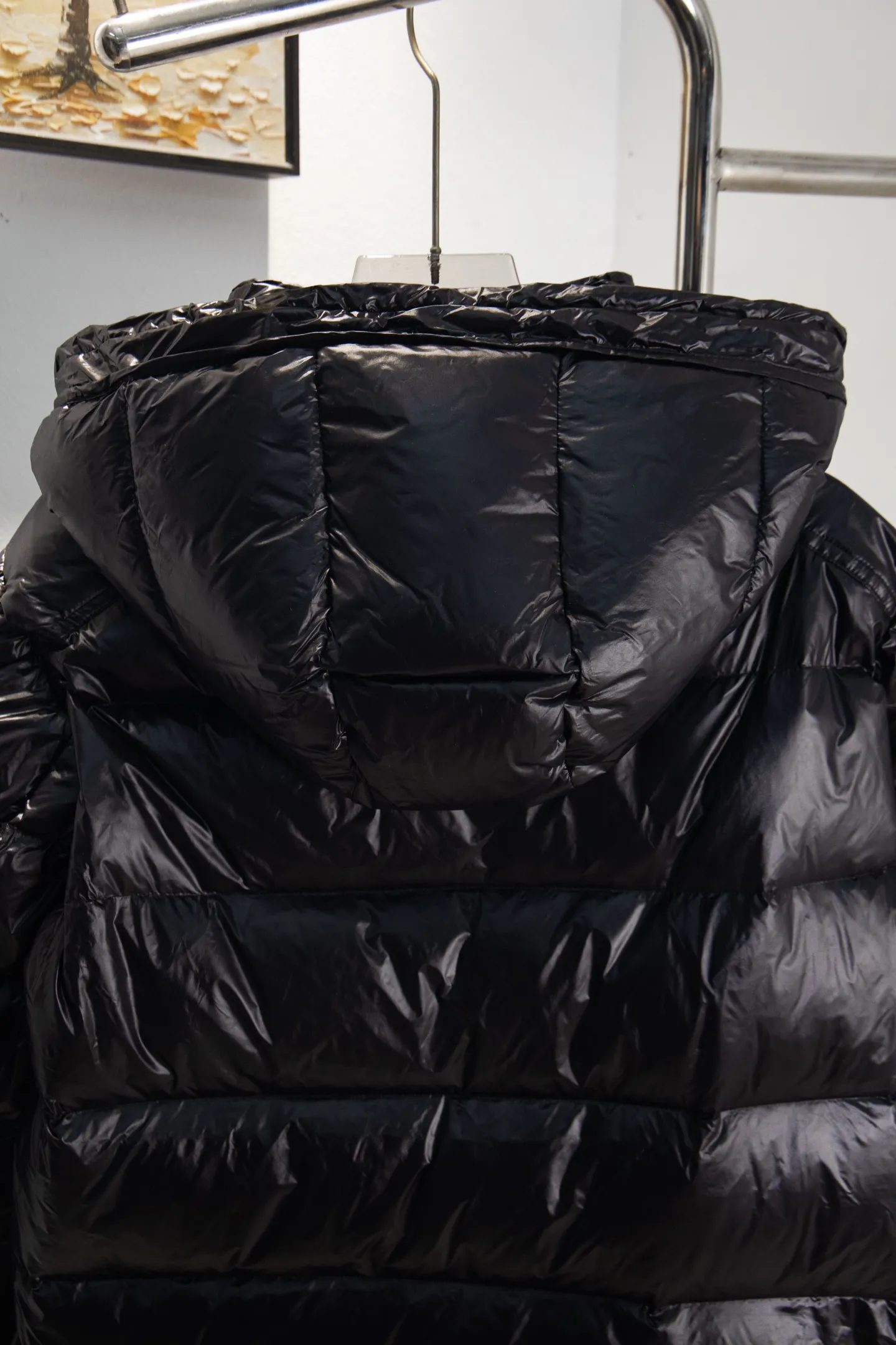 P570 Style No.: Y25 Eason Chan's same style Moncler Maya down jacket with small label on the mouth - Ceiling version, differentiated by currency ①: Support NFC recognition, hold the phone close to the arm with small label on the mouth, pop up the official website directly ②: Washable label has more than 10 pages ③: Black lining is gray, black lining with small label distinguishes currency Moncler Maya classic bright small label down jacket The perfect combination of pockets on the cuffs and small labels. Wear it on the body. Versatility and slimming. Removable hat. Can be worn twice. Both are classic. - Customized fabrics are consistent with the original version. Lacquered glossy fabric. Windproof and waterproof. Consistent with the original version. Differentiated from the market. Black lining - Filled with 90 white duck down. Filled with up to 400g+. Excellent thermal insulation effect. Must-have for freezing. Customized original accessories. Complete with three standards. Open mold to customize logo buttons. Full of style. Color: Picture color Size: 1-5