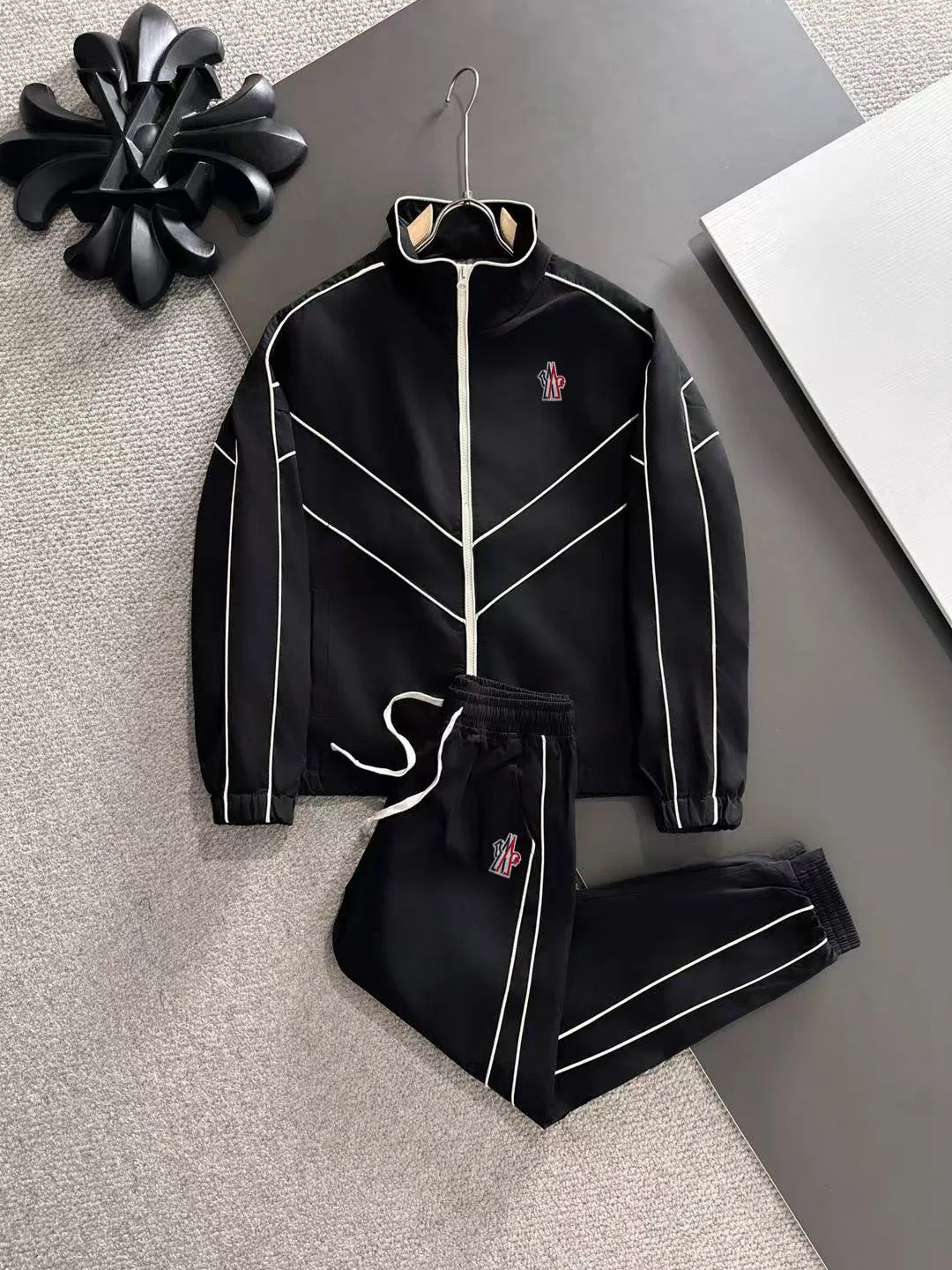 Next day shipping P720 MONCLER/Mongolian high quality 2025 autumn and winter new casual heavy industry suit exclusively developed by yb! High quality production! The top version of the trading company channel order, external orders for imported custom fabrics, high breathability and comfort, impeccable details, absolutely worth buying! This type of suit is also a must-have for lazy people. You don’t have to think about how to match it, you can just get it in one set! Brand element design concept, delicate and soft feel! It presents a casual cut and the upper body shape is great! On sale simultaneously on the official website! From a high-end men's positioning brand, the low-key luxury taste is irresistible! Exquisite workmanship and impeccable quality! The overall style is simple, fashionable and timeless, fully meeting the requirements of stylish and tasteful dressing! Sizes: S to XXL (or state your height and weight when placing an order)