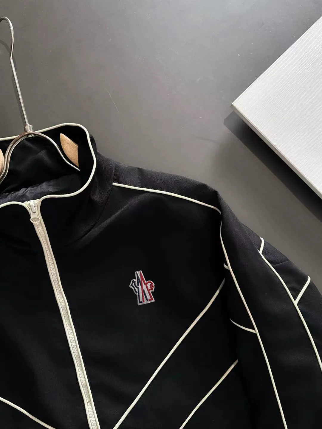 Next day shipping P720 MONCLER/Mongolian high quality 2025 autumn and winter new casual heavy industry suit exclusively developed by yb! High quality production! The top version of the trading company channel order, external orders for imported custom fabrics, high breathability and comfort, impeccable details, absolutely worth buying! This type of suit is also a must-have for lazy people. You don’t have to think about how to match it, you can just get it in one set! Brand element design concept, delicate and soft feel! It presents a casual cut and the upper body shape is great! On sale simultaneously on the official website! From a high-end men's positioning brand, the low-key luxury taste is irresistible! Exquisite workmanship and impeccable quality! The overall style is simple, fashionable and timeless, fully meeting the requirements of stylish and tasteful dressing! Sizes: S to XXL (or state your height and weight when placing an order)