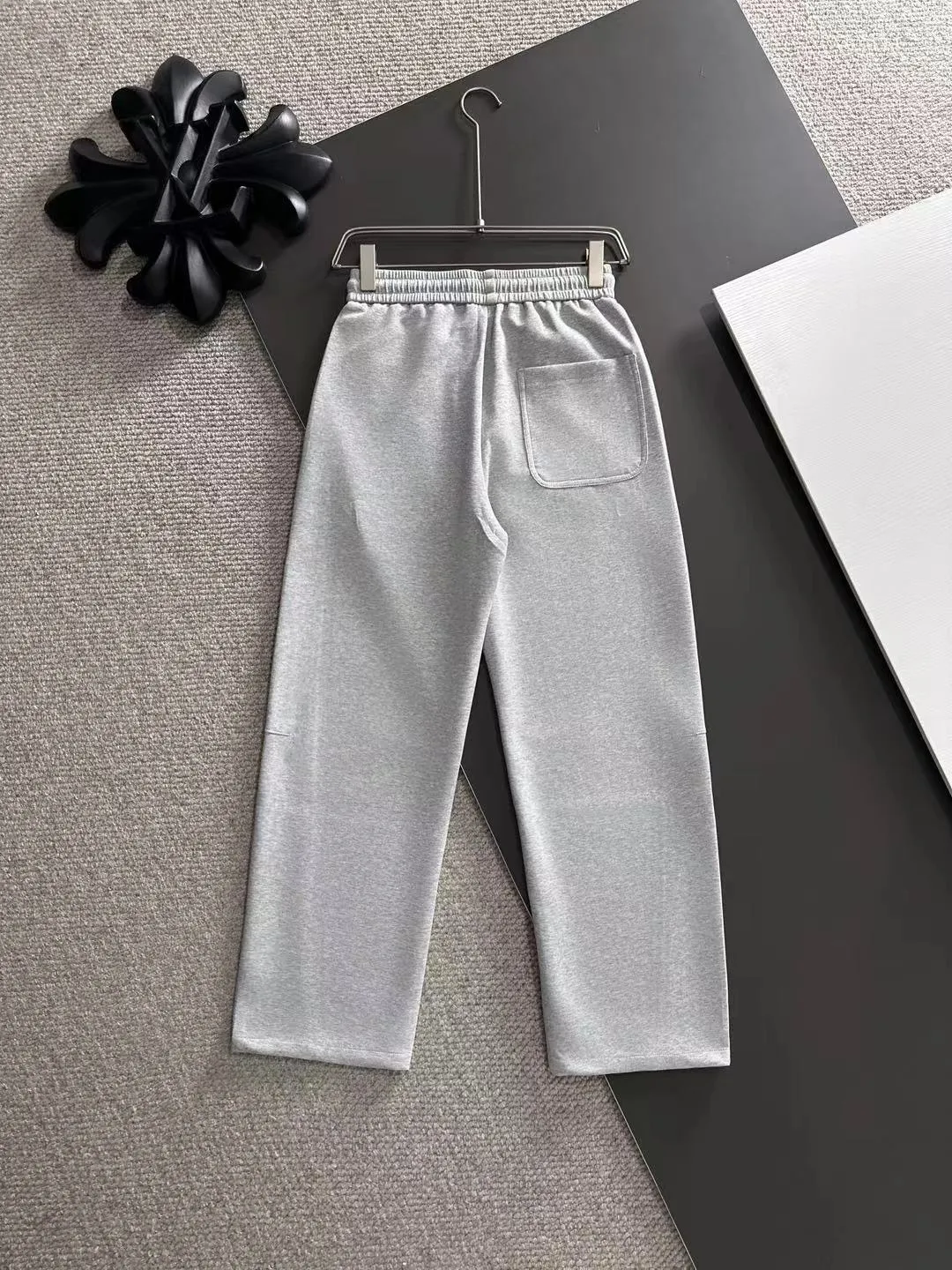 Next day shipment P360 MONCLER/Mongoose Exclusive first release of 25ss autumn and winter new high-quality trousers Compare real-life details at will A perfect choice for autumn and winter, a must-have item. Sizes: M to 3XL (please state your height and weight when placing an order)