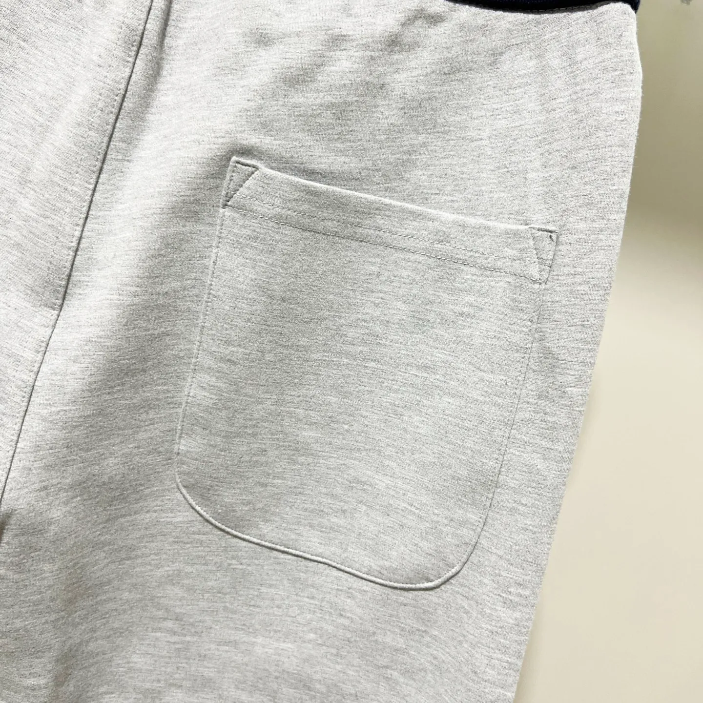 P230 MONCLER/muzzle Custom fabric suit casual sweatpants Simple arm brand LOGO small badge threaded trousers technology Official synchronization High version High quality Fashion personality Versatile trend Pure original quality Original fabric Hang tag Collar label Washed wheat Complete three standards Color: blue. Gray. Size: S-2XL