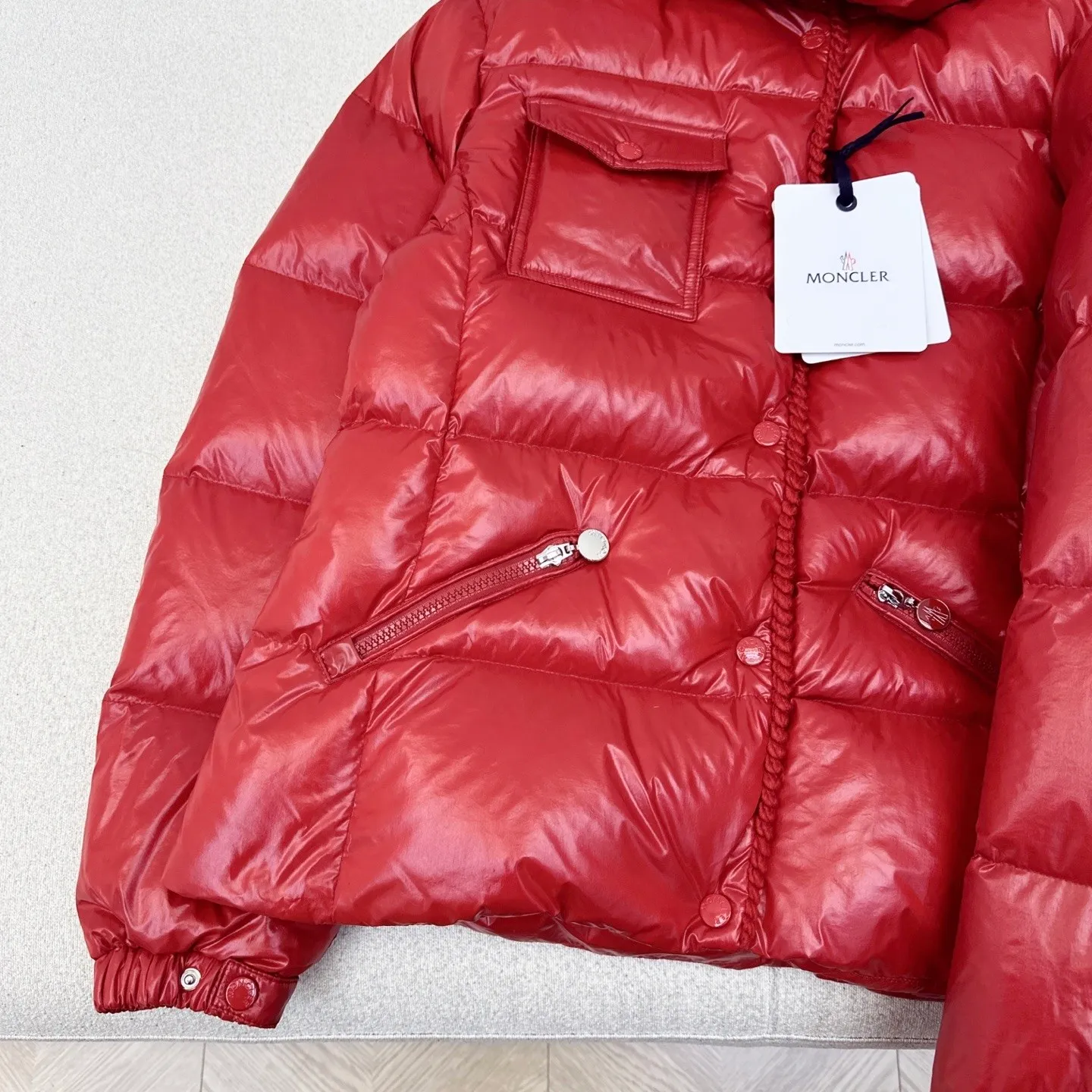 P880 Moncler🌟25 new oil wax leather waist style GLAREIN hooded long-sleeved down jacket for women. Oil wax leather coated new fabric, slim design style, warm and slimming, 90% duck down filling, molded custom hardware. Color: red, white, blue, black Code number: 1234