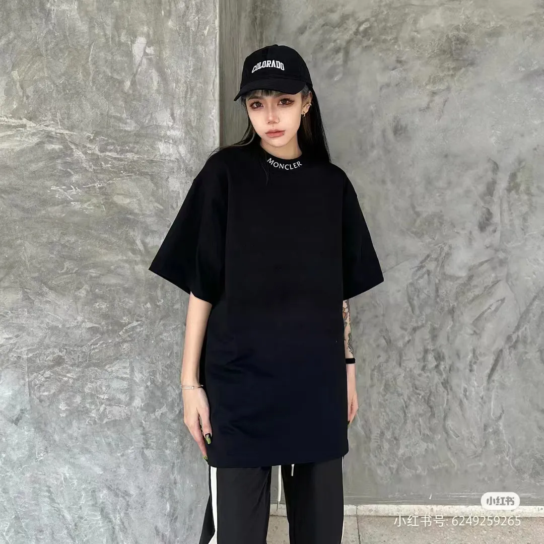 P140 [MONCLER] 2025FW short-sleeved T-shirt, badge + LOGO thick plate, high-end 26s double yarn 300g fabric, heavy fabric, custom stretcher rib, same cylinder and dye, complete three standards, same style for men and women, color: black, white, size: S M L XL 2XL