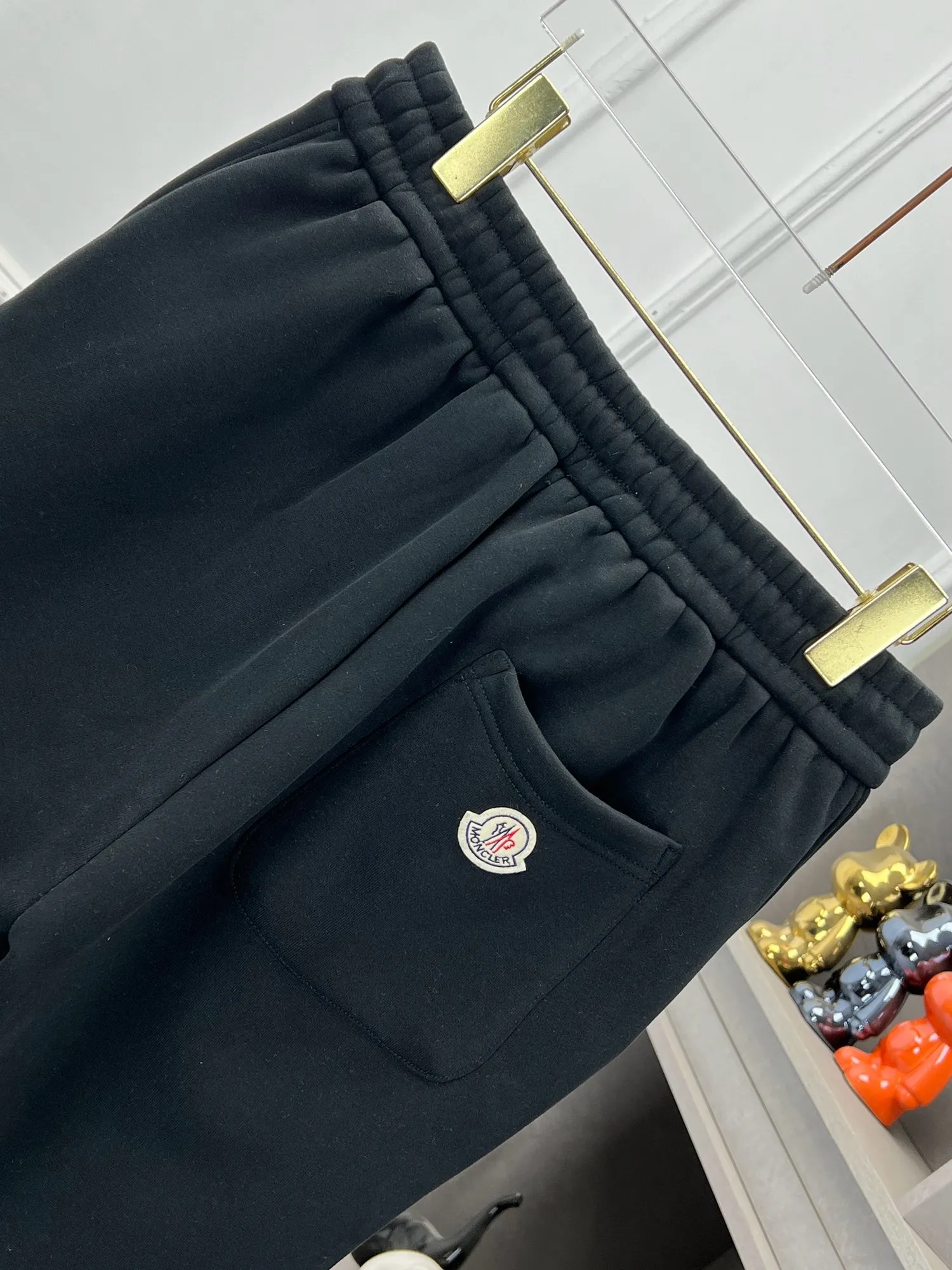 P360 Moncler velvet and thickened 🌟🇮🇹🌟 New model coming🔥4050 new autumn and winter velvet and thickened new products are available at the counter. The best leisure casual pants in the physical store🐂The original version of the counter is 1:1 good product, suitable for all ages. The highest version of European imported fabrics on the market. Comfortable, soft and skin-friendly, the upper body effect is super fashionable and versatile, straight and stylish, a wardrobe must-have! Suitable for any occasion Size: M-3XL