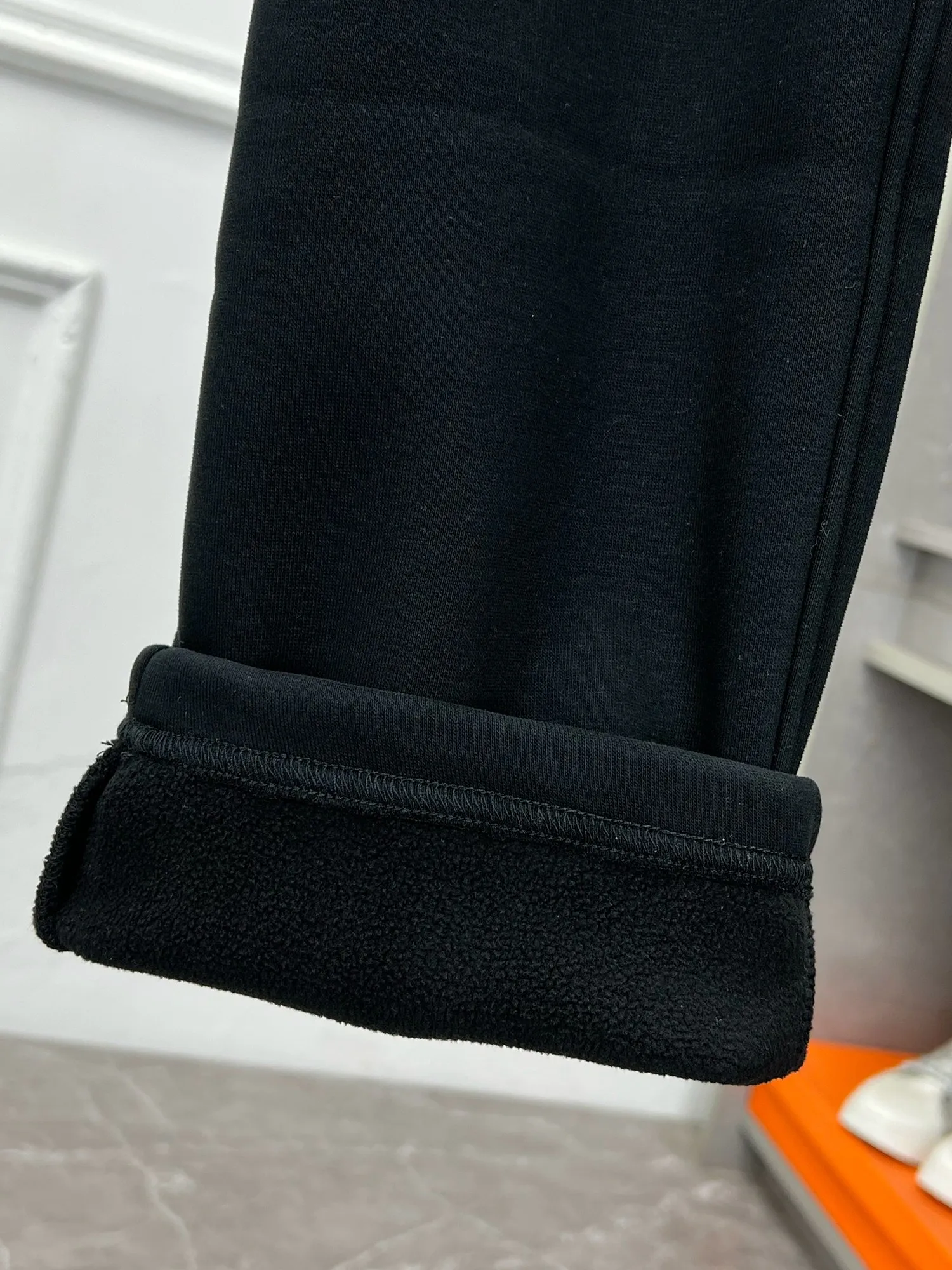 P360 Moncler velvet and thickened 🌟🇮🇹🌟 New model coming🔥4050 new autumn and winter velvet and thickened new products are available at the counter. The best leisure casual pants in the physical store🐂The original version of the counter is 1:1 good product, suitable for all ages. The highest version of European imported fabrics on the market. Comfortable, soft and skin-friendly, the upper body effect is super fashionable and versatile, straight and stylish, a wardrobe must-have! Suitable for any occasion Size: M-3XL