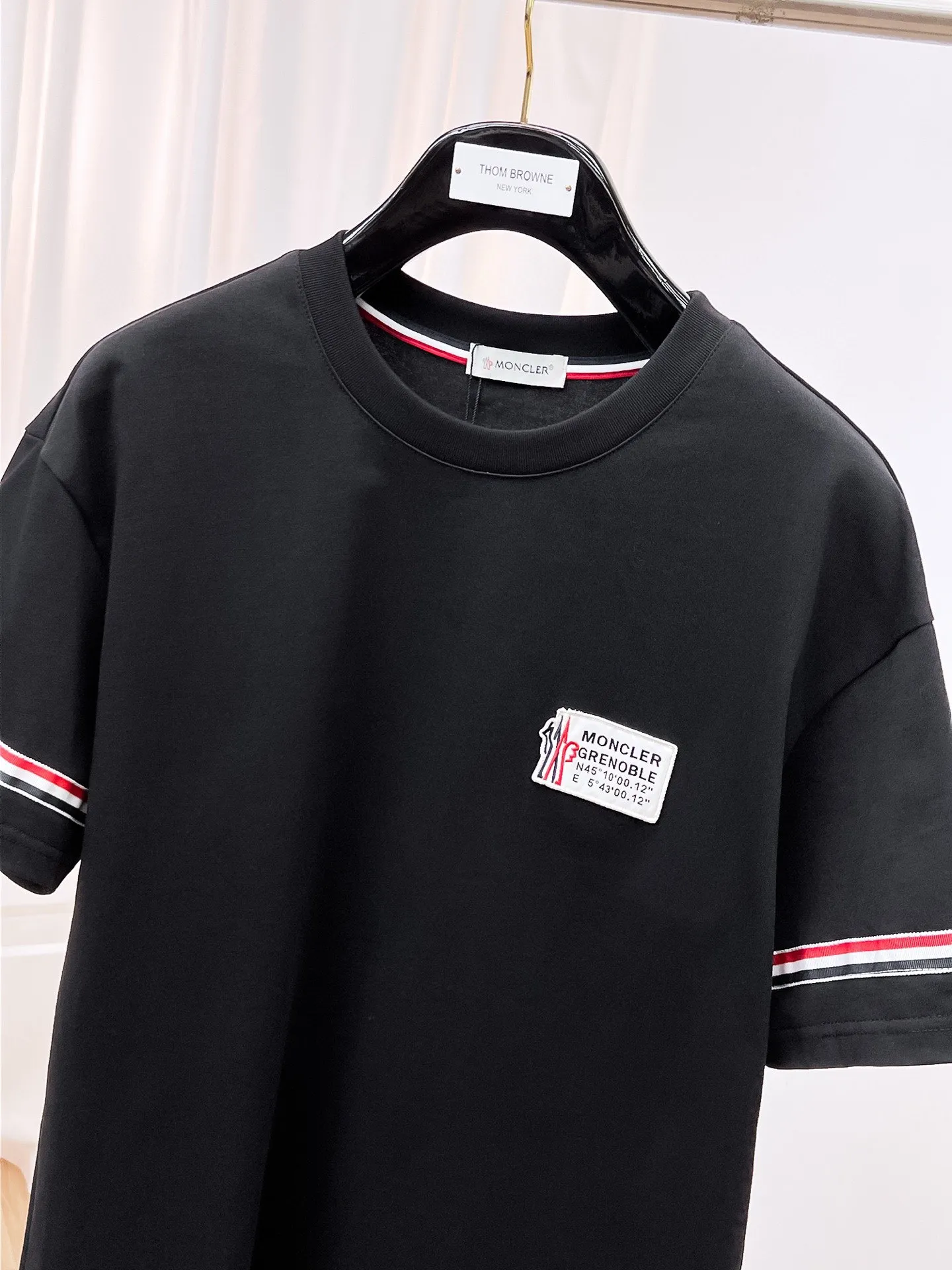 P560 Brand [MONCLER Mouth Covered] 2025 round neck short-sleeved shorts suit. The pure cotton fabric upper body will not be stuffy, the smooth and comfortable skin-friendly effect is more breathable, the fabric has its own texture, classic logo technology, a new interpretation from a unique angle, the first choice for fashion and versatility! Size: M-3XL (maximum wear: 190 pounds)