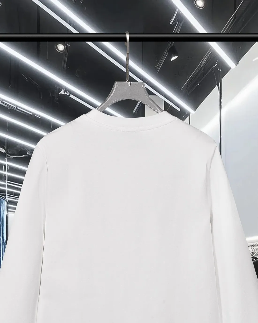 P220 MONCLER/muzzle 2025Fw new autumn and winter style Silicone three-dimensional printed letter logo on the front and back of the chest Uniform for men and women Pullover round neck long-sleeved T-shirt Brand classic Long-staple cotton fabric Official synchronization High version High quality Fashion personality Versatile trend Pure original quality Original fabric Hang tag Collar label Washed wheat Complete three labels Color: Black. White. Size: M-3XL