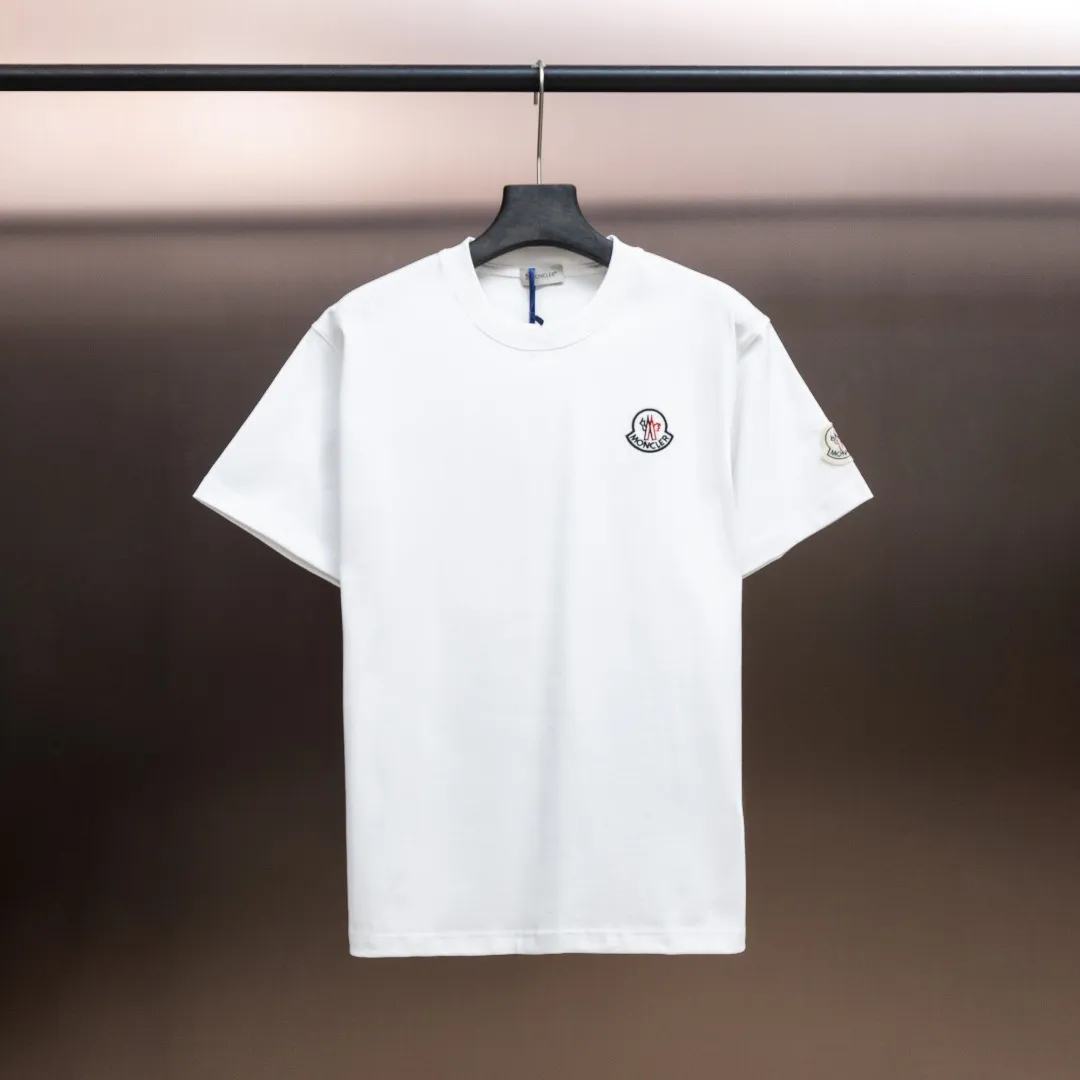 P200 Moncler2025 new early spring new men's and women's 👫 short-sleeved T-shirt, on sale at the counter at the same time! Customized exclusive 340-gram pure cotton fabric, customized original craft threads, and heavy-duty letter logo craft design on the chest! Simple and elegant, easy to match and versatile, extremely high-grade, perfectly integrated into fashion and style, it is a top-notch fashionable style that is perfect for outer wear! The whole thing gives people a natural feeling! The ultimate classic versatile short-sleeved T-shirt, designed with the latest three-dimensional letter logo graphic elements! The ultimate heavy work, the ultimate perfection! Fans who pursue high quality should rush to buy it by themselves, and we sincerely invite all fans who know the goods to appreciate this model together! ! Color: Black White Size: S-XXL