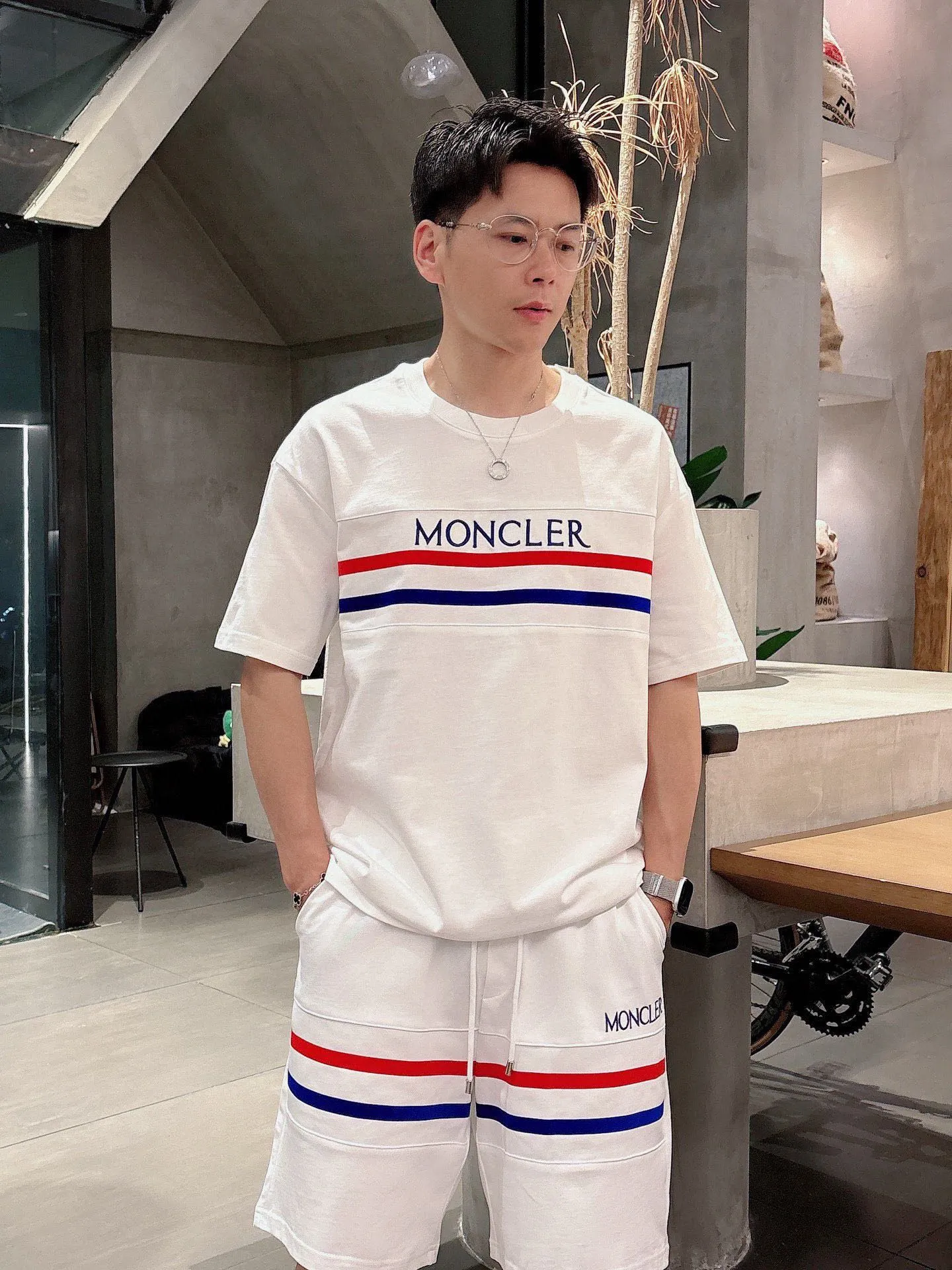 P570 Brand [MONCLER Mouth Covered] 2025 round neck short-sleeved shorts suit. The pure cotton fabric upper body will not be stuffy, the smooth and comfortable skin-friendly effect is more breathable, the fabric has its own texture, classic logo technology, a new interpretation from a unique angle, fashionable and versatile choice! Size: M-3XL (maximum wear: 190 pounds)