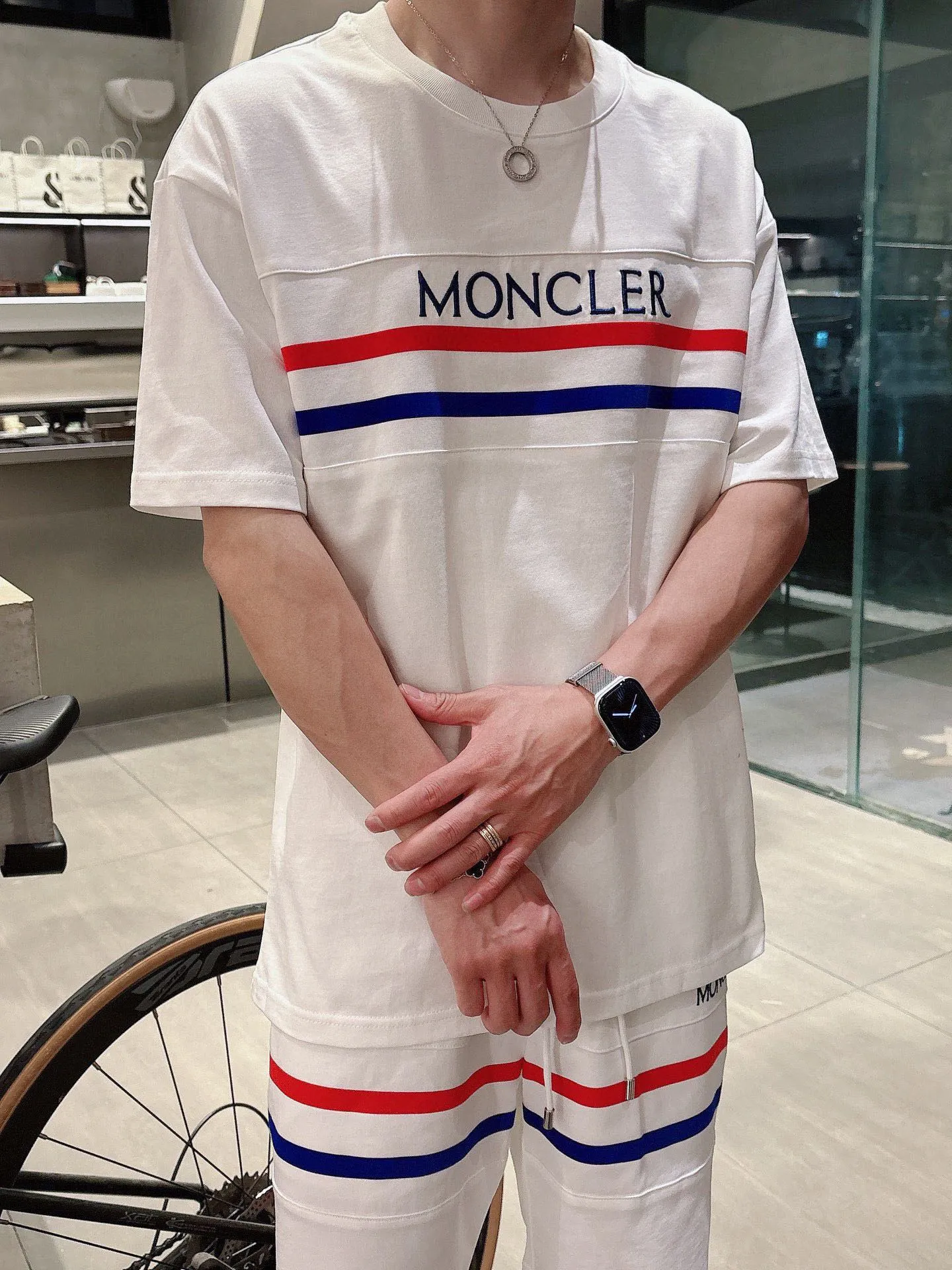 P570 Brand [MONCLER Mouth Covered] 2025 round neck short-sleeved shorts suit. The pure cotton fabric upper body will not be stuffy, the smooth and comfortable skin-friendly effect is more breathable, the fabric has its own texture, classic logo technology, a new interpretation from a unique angle, fashionable and versatile choice! Size: M-3XL (maximum wear: 190 pounds)