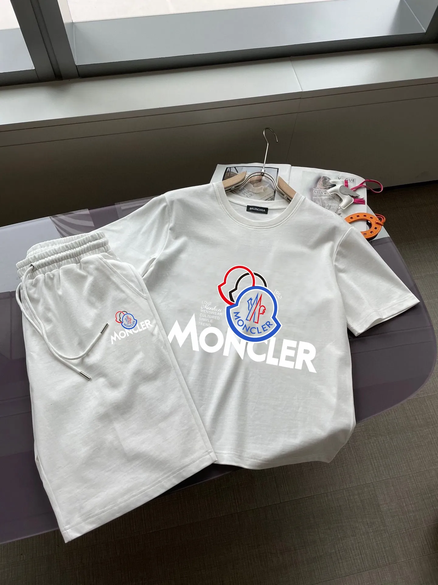 P280 Brand [MONCLER] 2025 new men’s short-sleeved shorts suit! Synchronous sales on the official website! High-end version on the market! It feels delicate and soft! Make you more comfortable to wear! The draped silhouette is awesome! Size: M-5XL (please state your height and weight when placing an order)