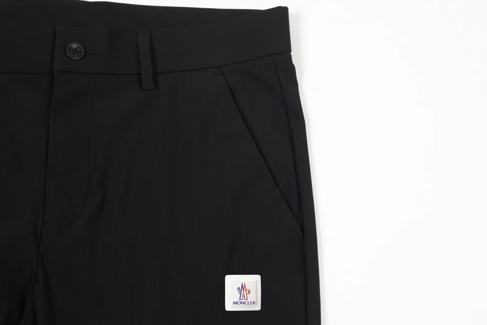 P250 Moncler spring and summer new model, two-color high-quality thin business casual fashionable ice silk trousers. Smooth, comfortable, anti-wrinkle and traceless good trousers. 🗯Soft texture, slightly elastic to the touch, cool ice silk trousers. Waist elastic band, fashionable version design. 🗯 Neat and neat line routing, suitable for both business and leisure! It can be easily controlled by all body types. Two classic colors are available. 🗯New summer product. Versatile and easy to match. The upper body is very simple, handsome and stylish. Both men and women can easily control it. Color: Black Gray Size: M-XXXL