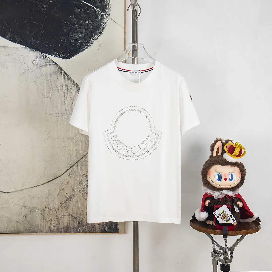 P190 zp version [exclusive supply] MONCLER/muzzle 300g round neck short-sleeved T-shirt brand classic hot diamond letter LOGO embossing process official synchronization high version high quality fashionable personality versatile trend pure original quality original fabric hang tag collar label washed wheat three standards complete Color: black. White. Size: S M L XL XXL Number: WS10028