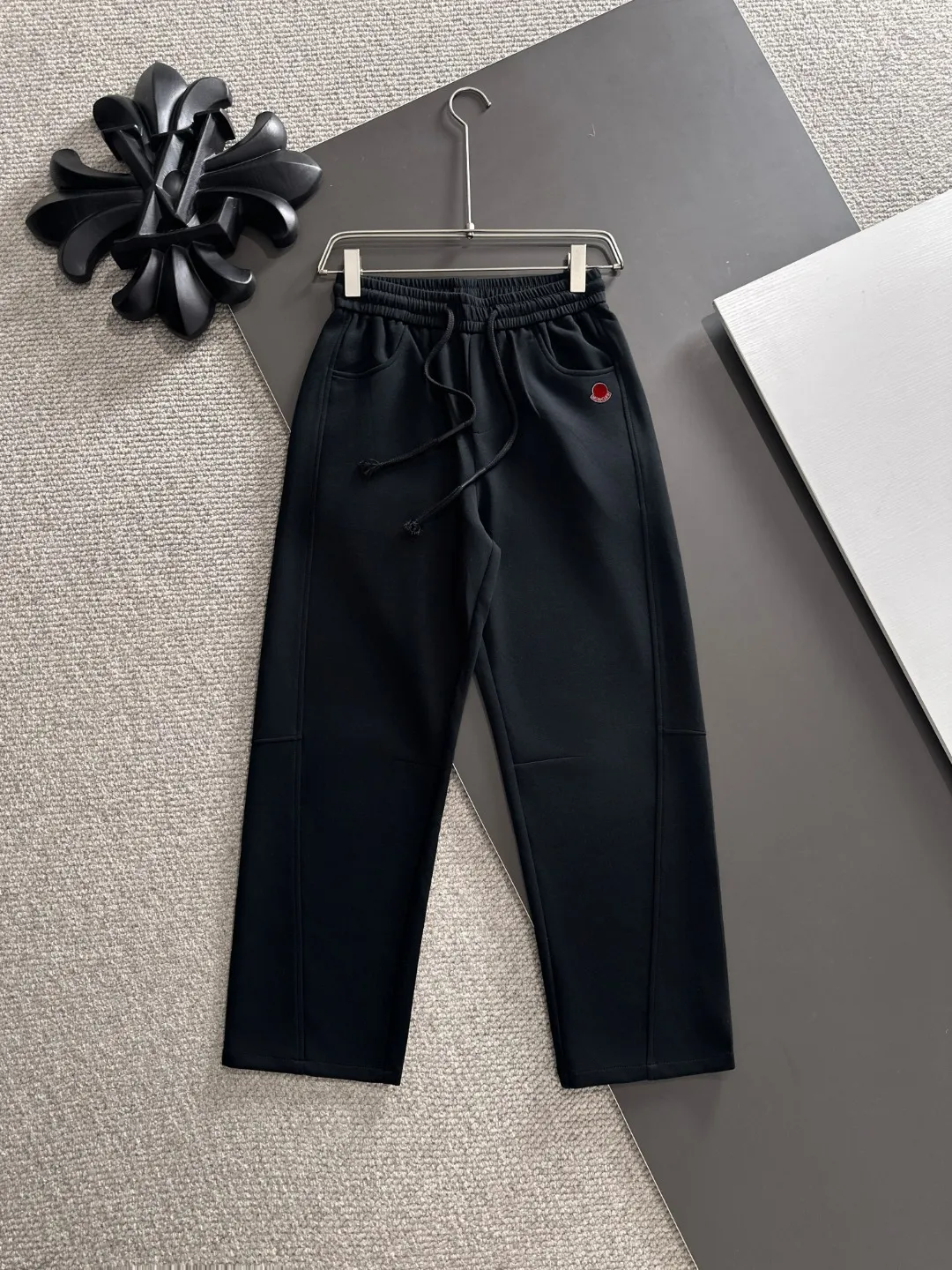 Next day shipment P360 MONCLER/Mongoose Exclusive first release of 25ss autumn and winter new high-quality trousers Compare real-life details at will A perfect choice for autumn and winter, a must-have item. Sizes: M to 3XL (please state your height and weight when placing an order)