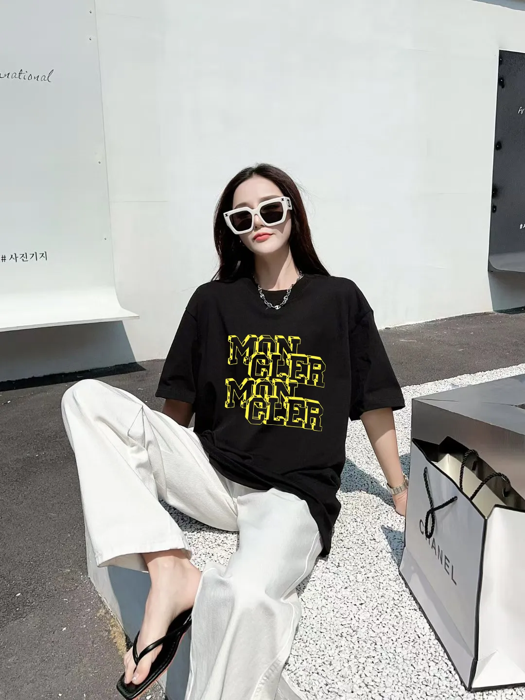 P140 [MONCLER] 2025FW short-sleeved T-shirt, badge + LOGO printing, high-end 26s double yarn 300g fabric, heavy fabric, custom stretch rib, same cylinder and dye, complete three standards, same style for men and women, color: black, white, size: S M L XL 2XL